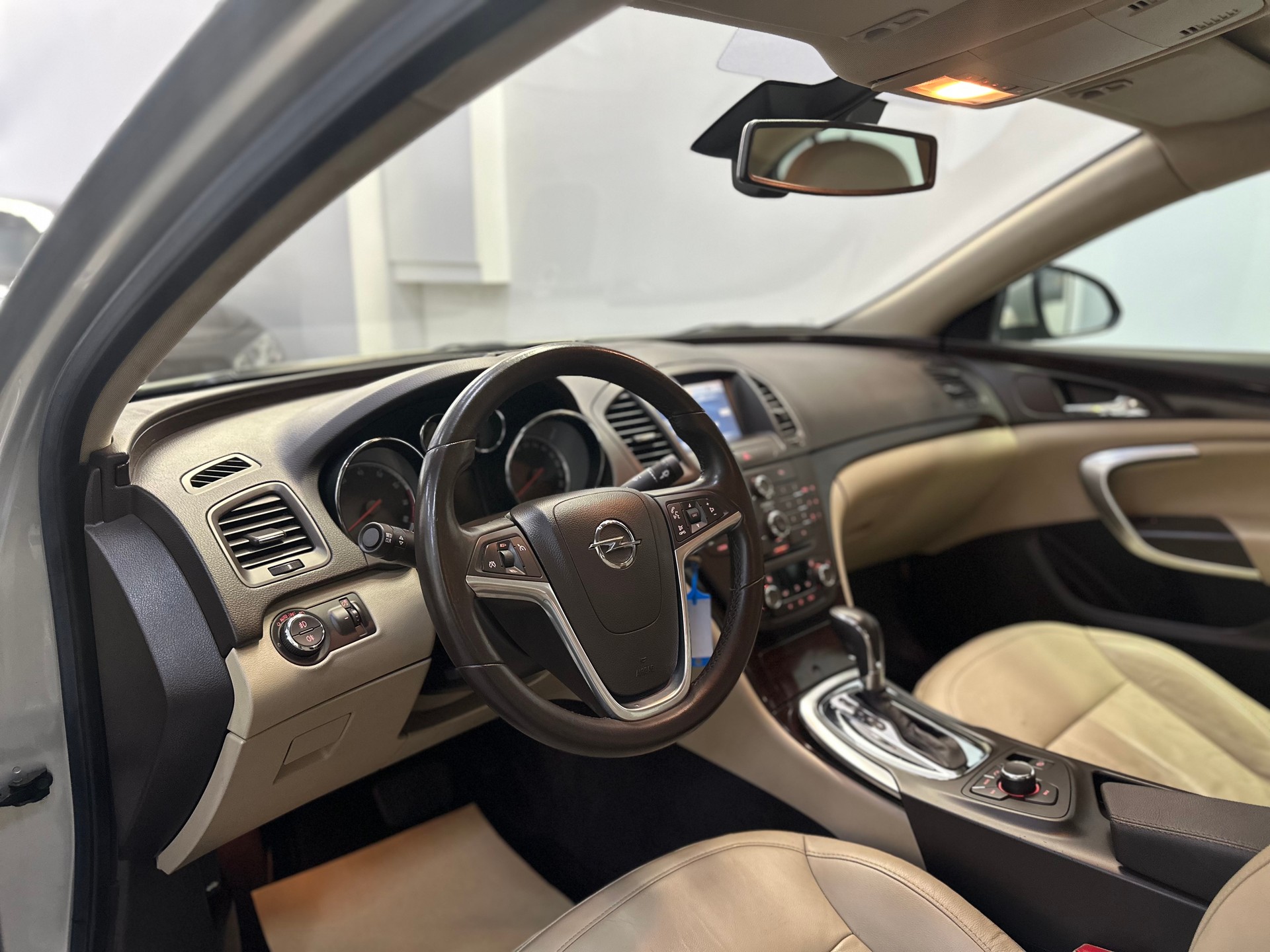 OPEL Insignia 2.0 Turbo Sport 4WD Automatic-image-10
