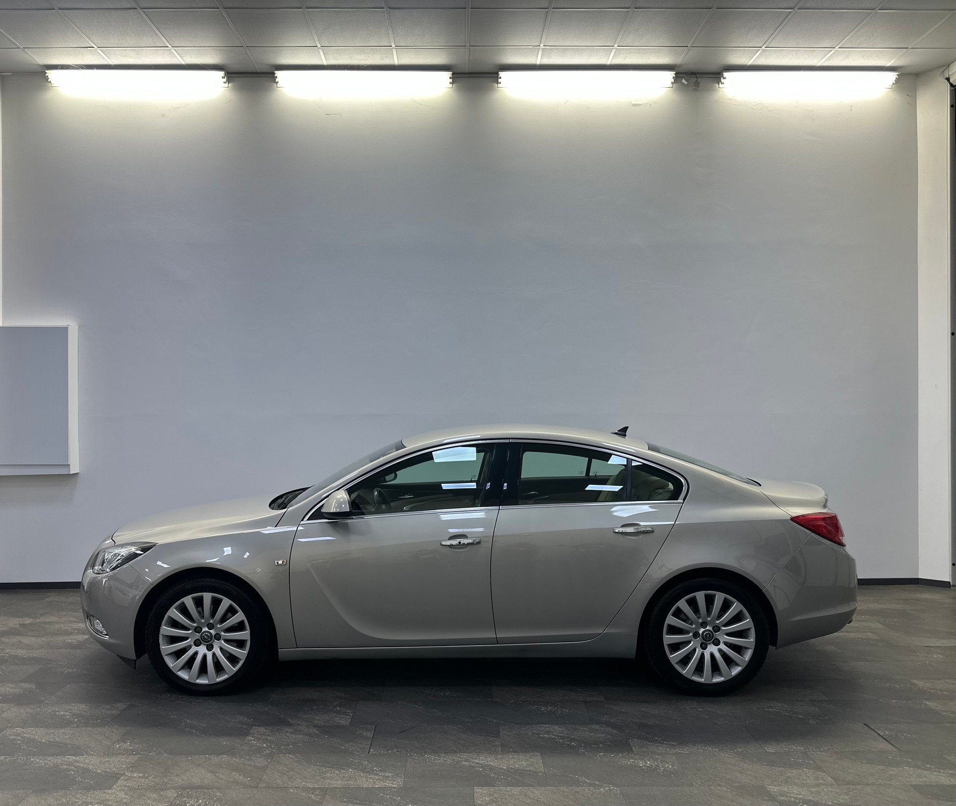 OPEL Insignia 2.0 Turbo Sport 4WD Automatic-showroom-element-2