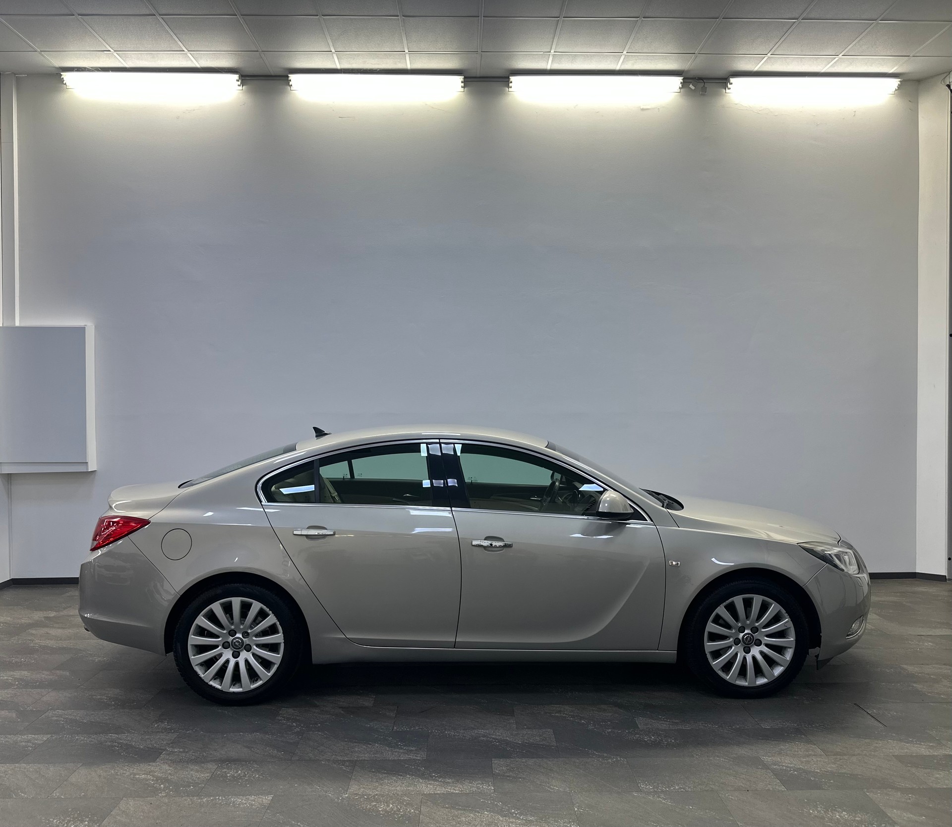 OPEL Insignia 2.0 Turbo Sport 4WD Automatic-image-5