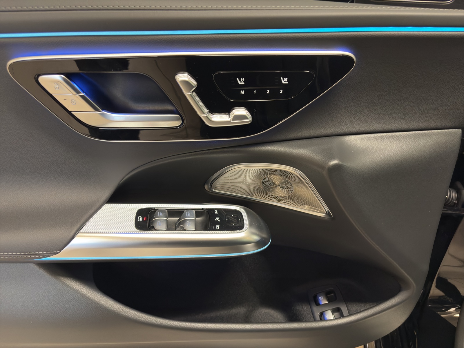 MERCEDES-BENZ E 300 e 4M Berline EQ Hybrid Technology-image-12