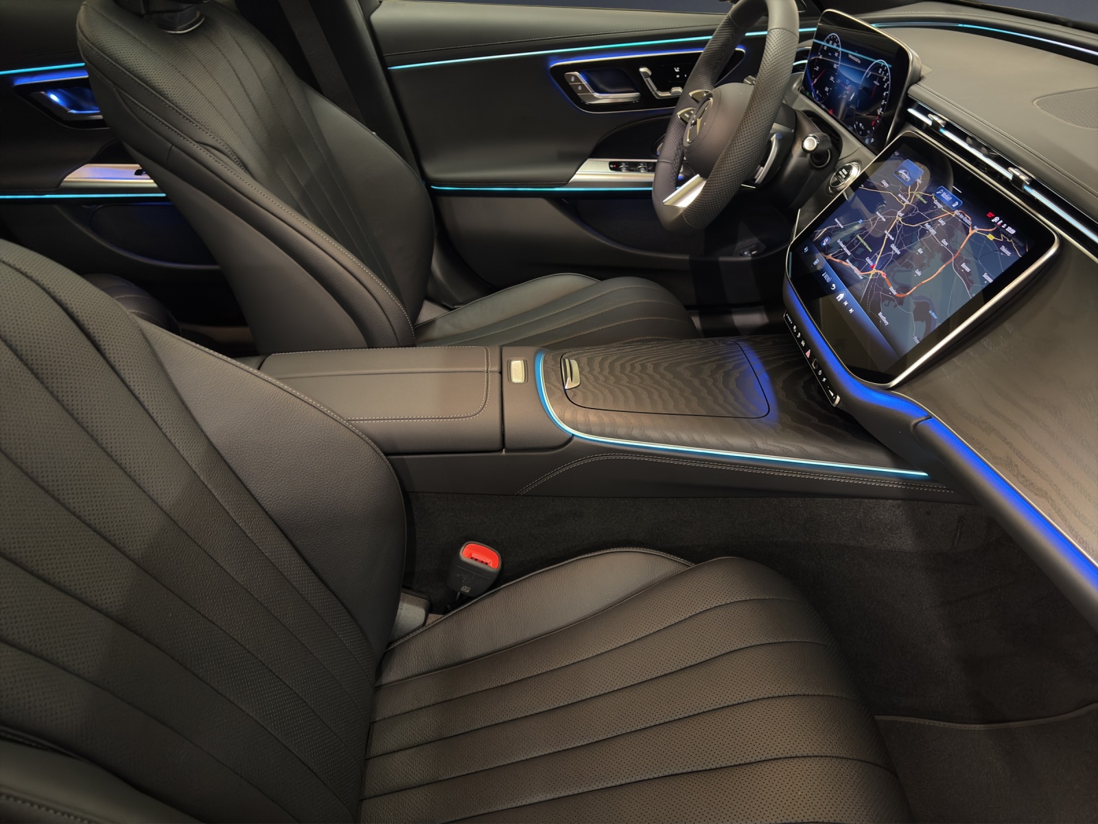 MERCEDES-BENZ E 300 e 4M Berline EQ Hybrid Technology-image-9