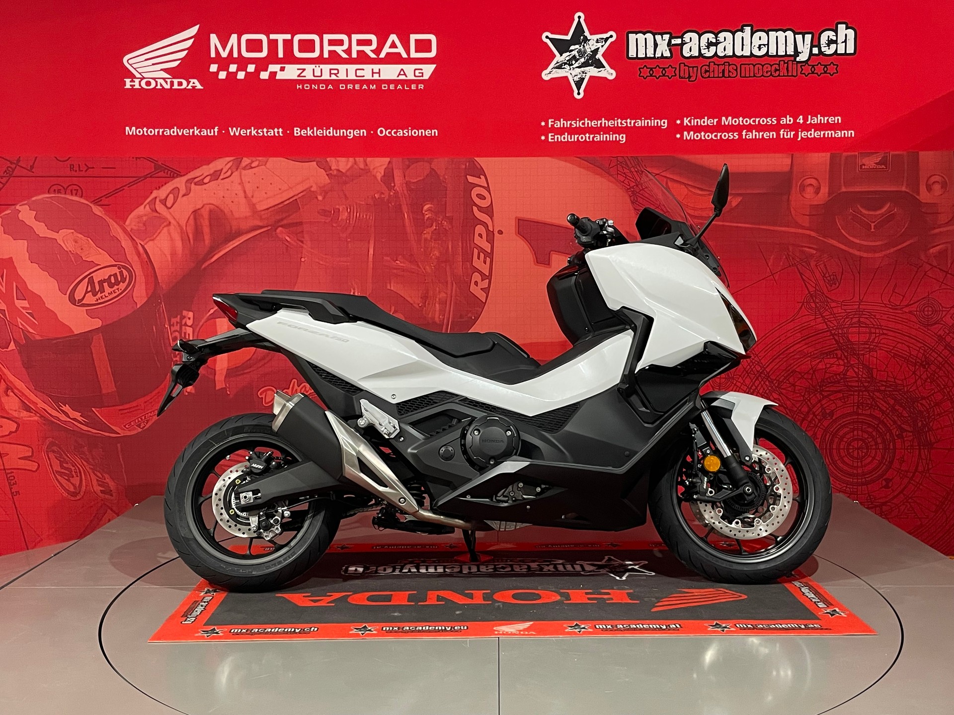 HONDA FORZA 750*Modell 2026**Neufahrzeug**Pearl Glare White**-showroom-element-1
