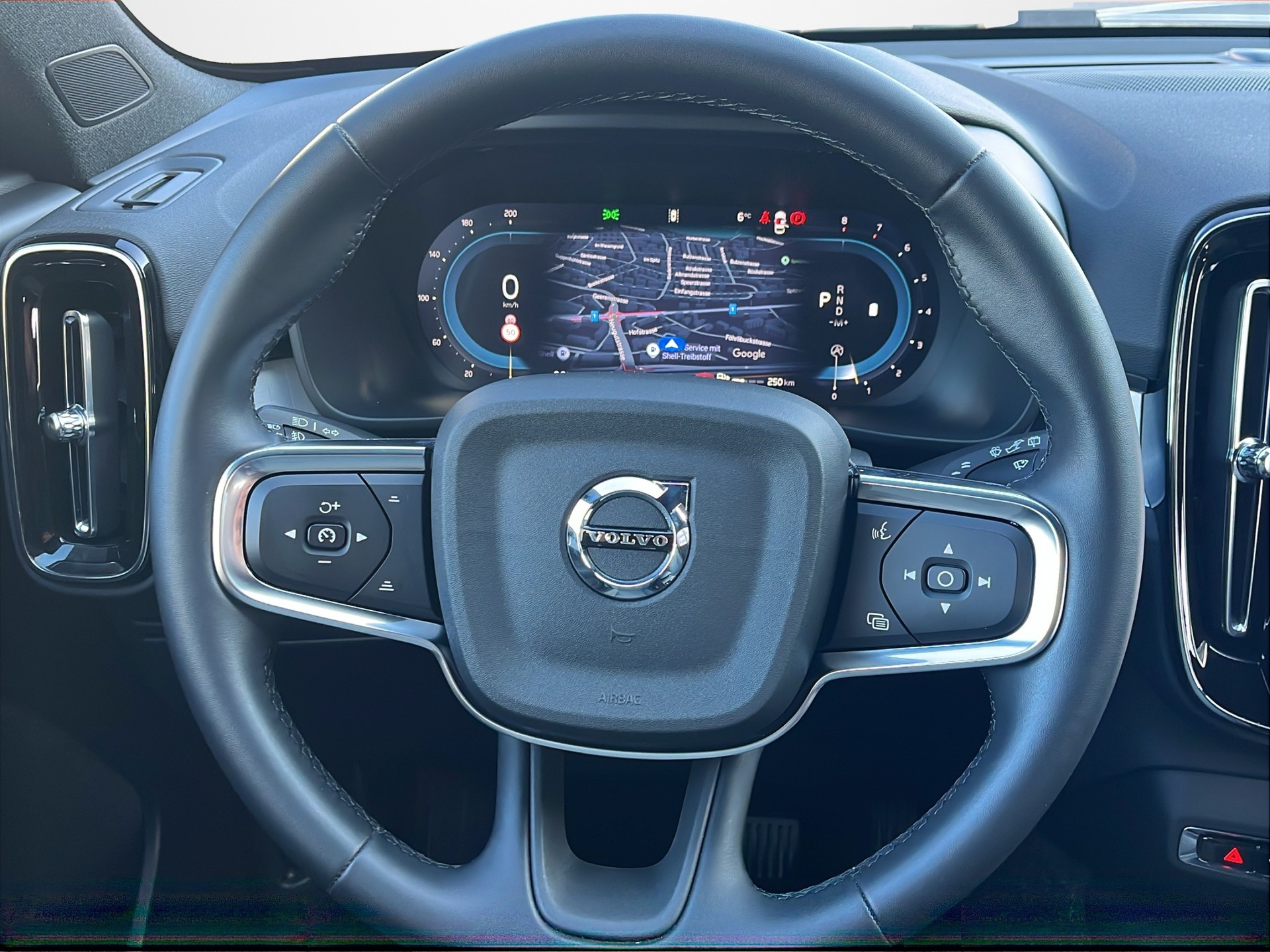 VOLVO XC40 2.0 B4 MH Plus Dark-image-12