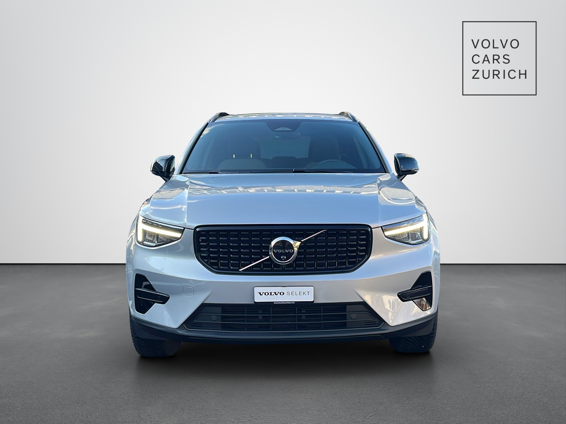 VOLVO XC40 2.0 B4 MH Plus Dark-image-4