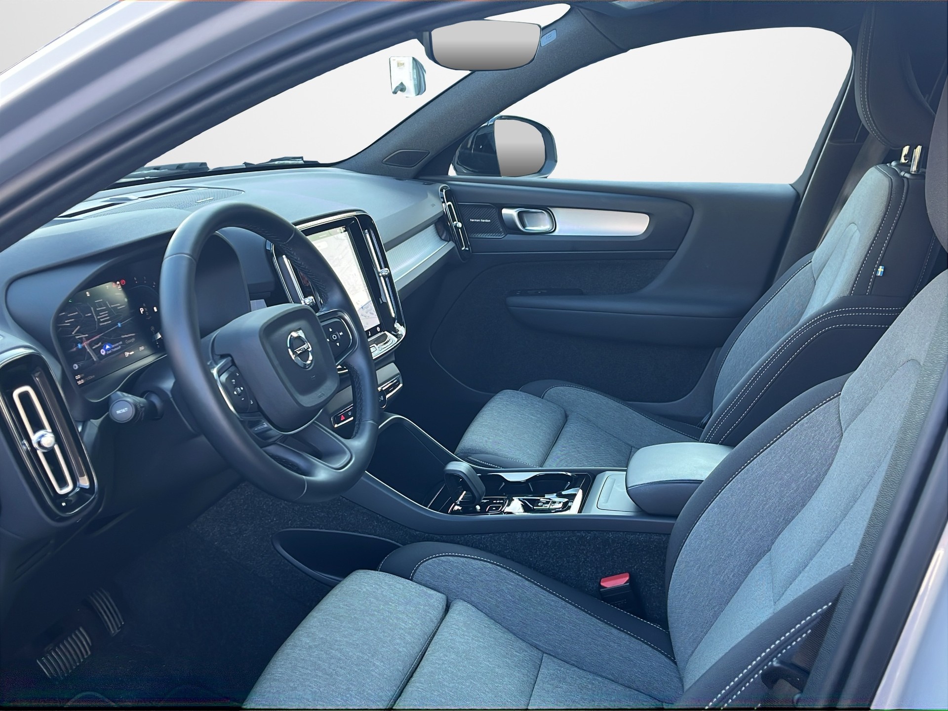VOLVO XC40 2.0 B4 MH Plus Dark-image-8