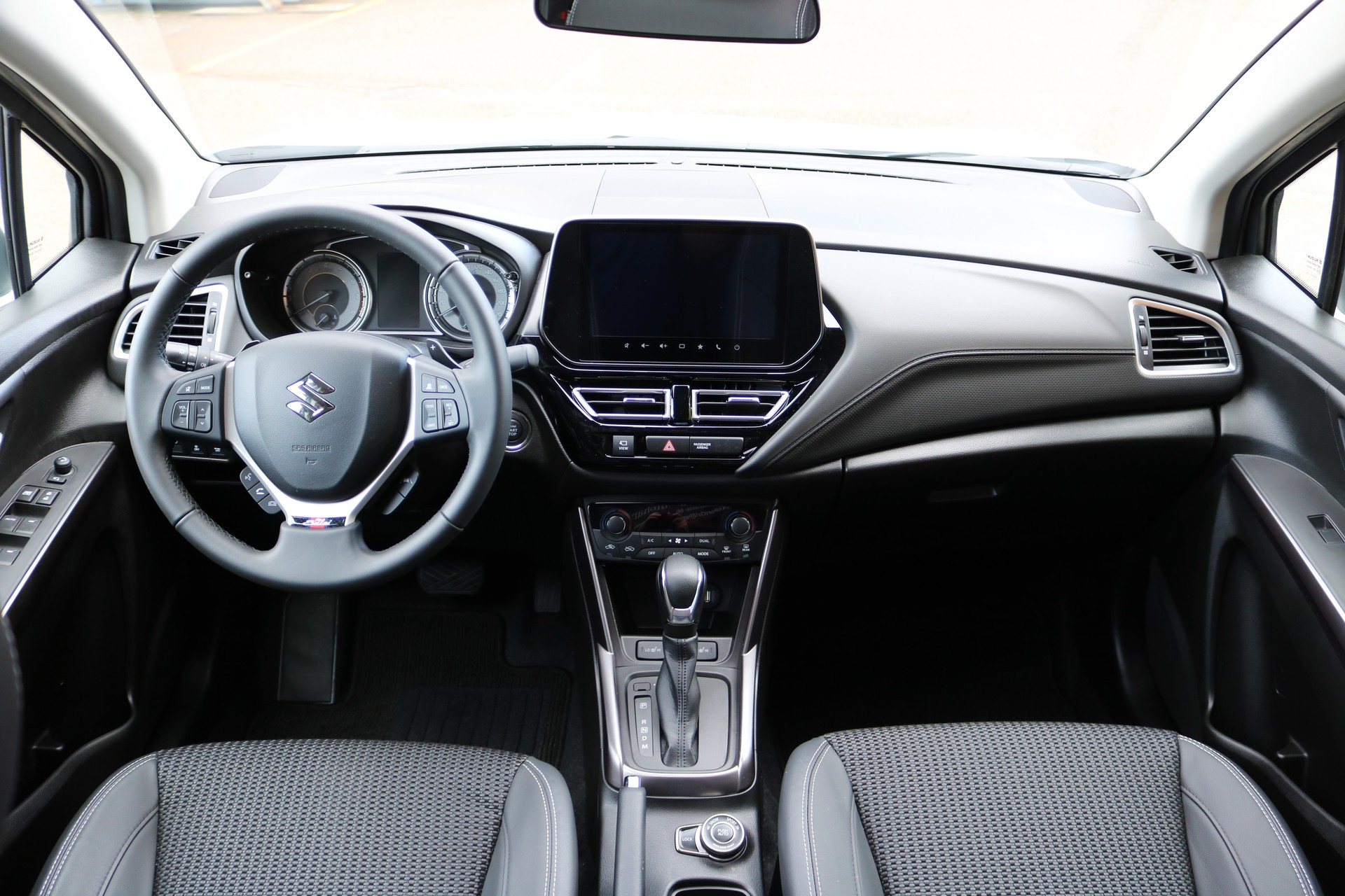 SUZUKI S-Cross 1.5 Piz Sulai Top Hybrid-showroom-element-3