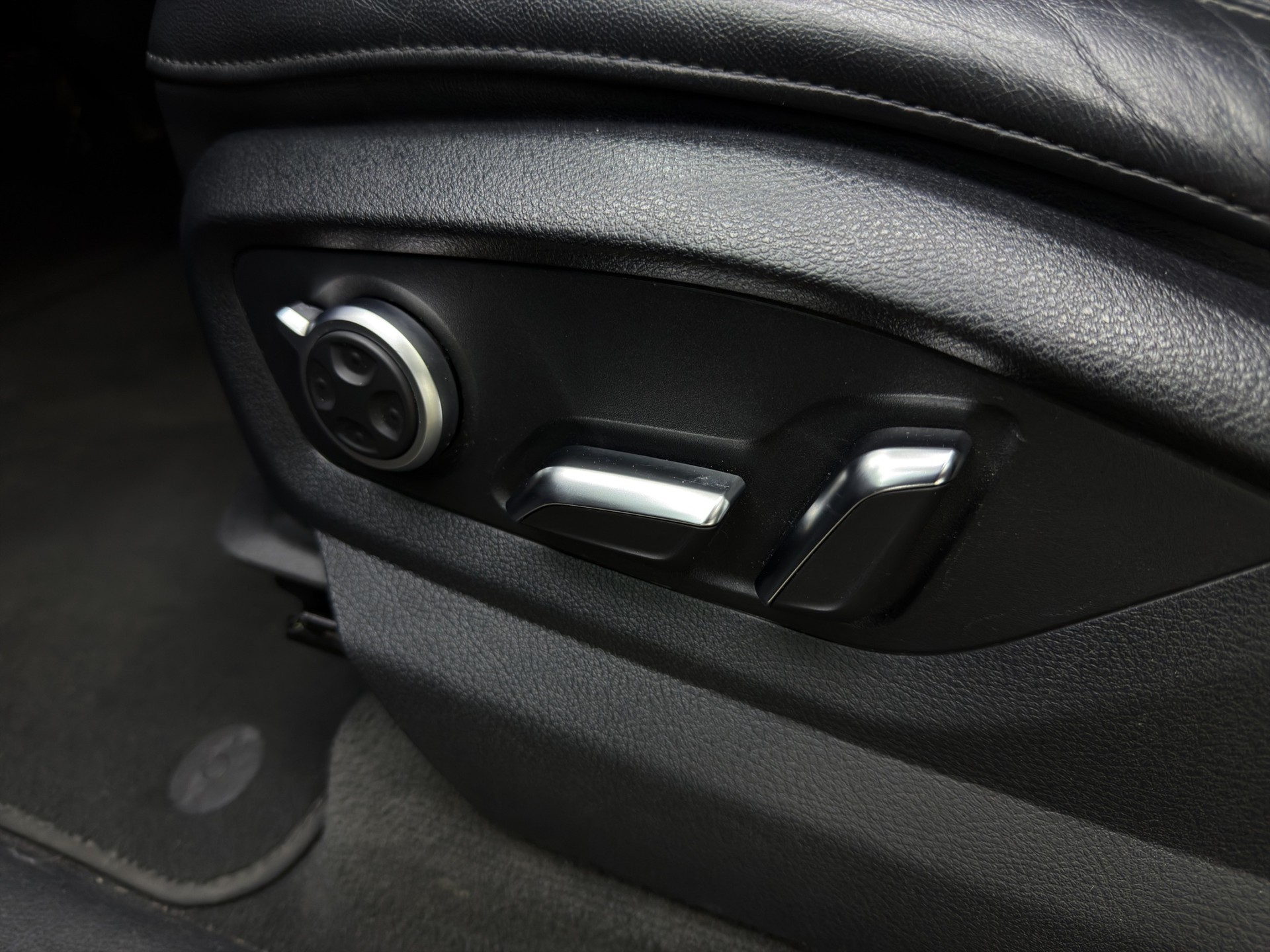 AUDI Q7 50 TDI quattro tiptronic-image-18