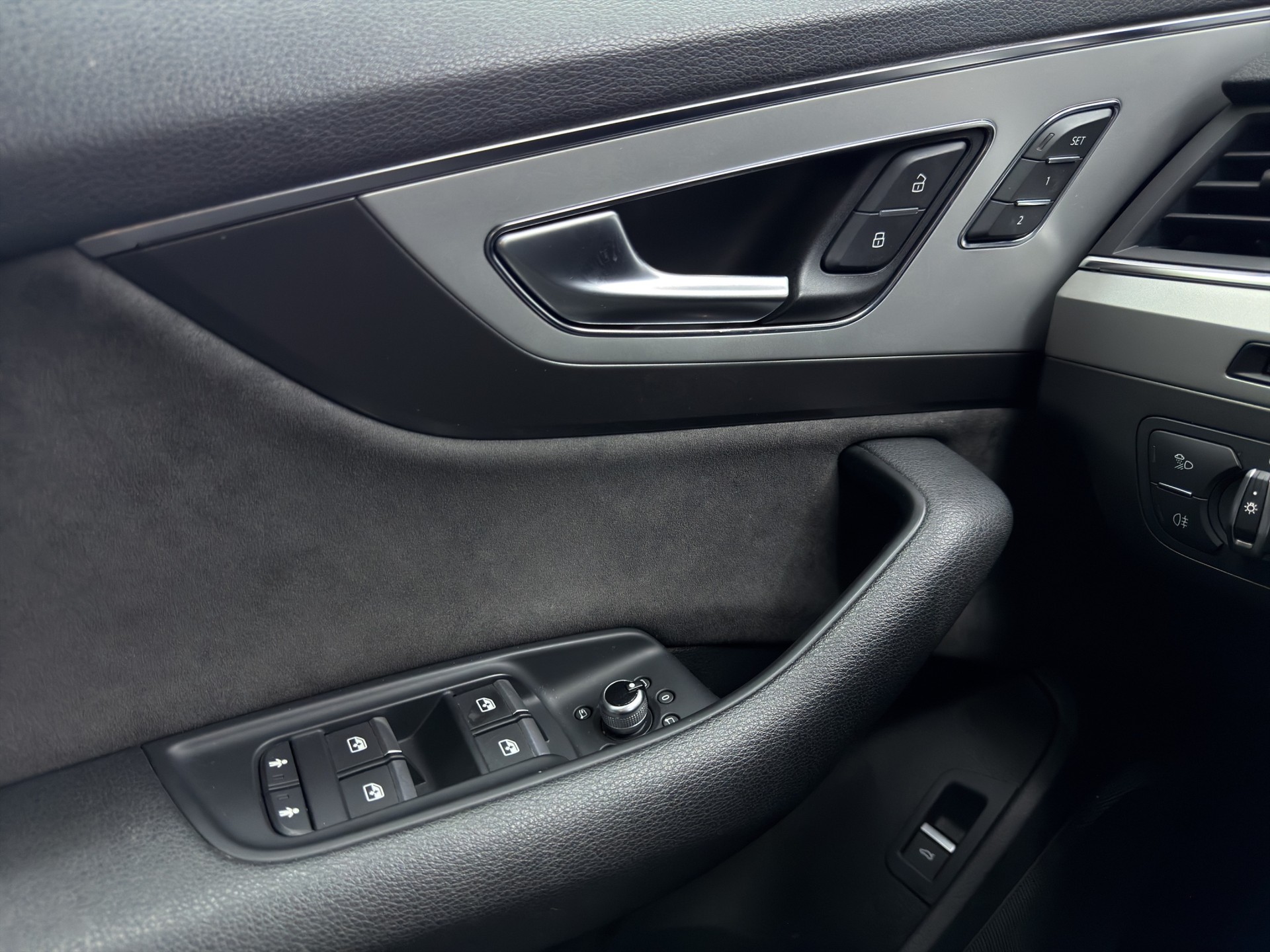 AUDI Q7 50 TDI quattro tiptronic-image-16