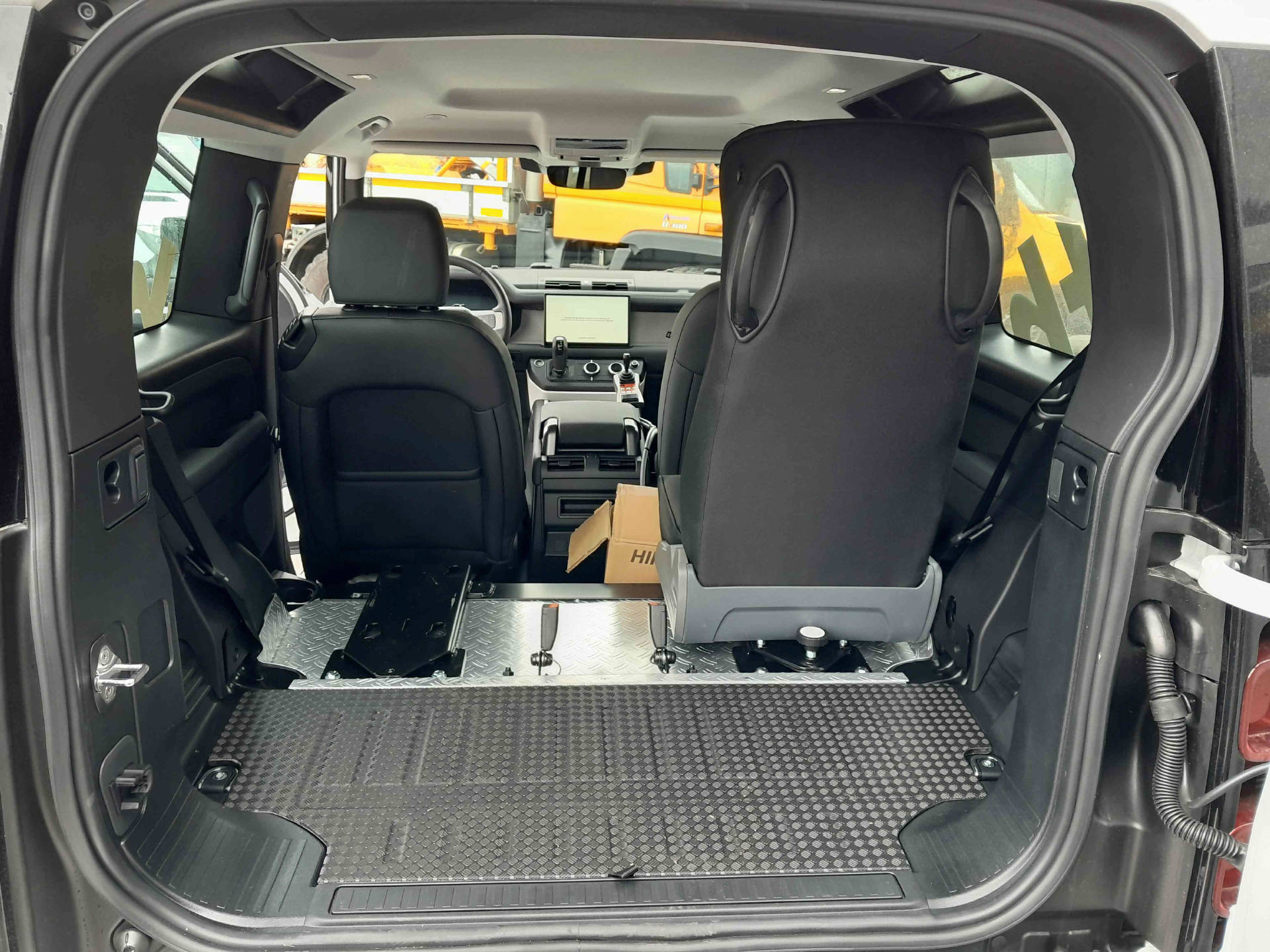 LAND ROVER Defender 90 3.0 D I6 250 S-image-6