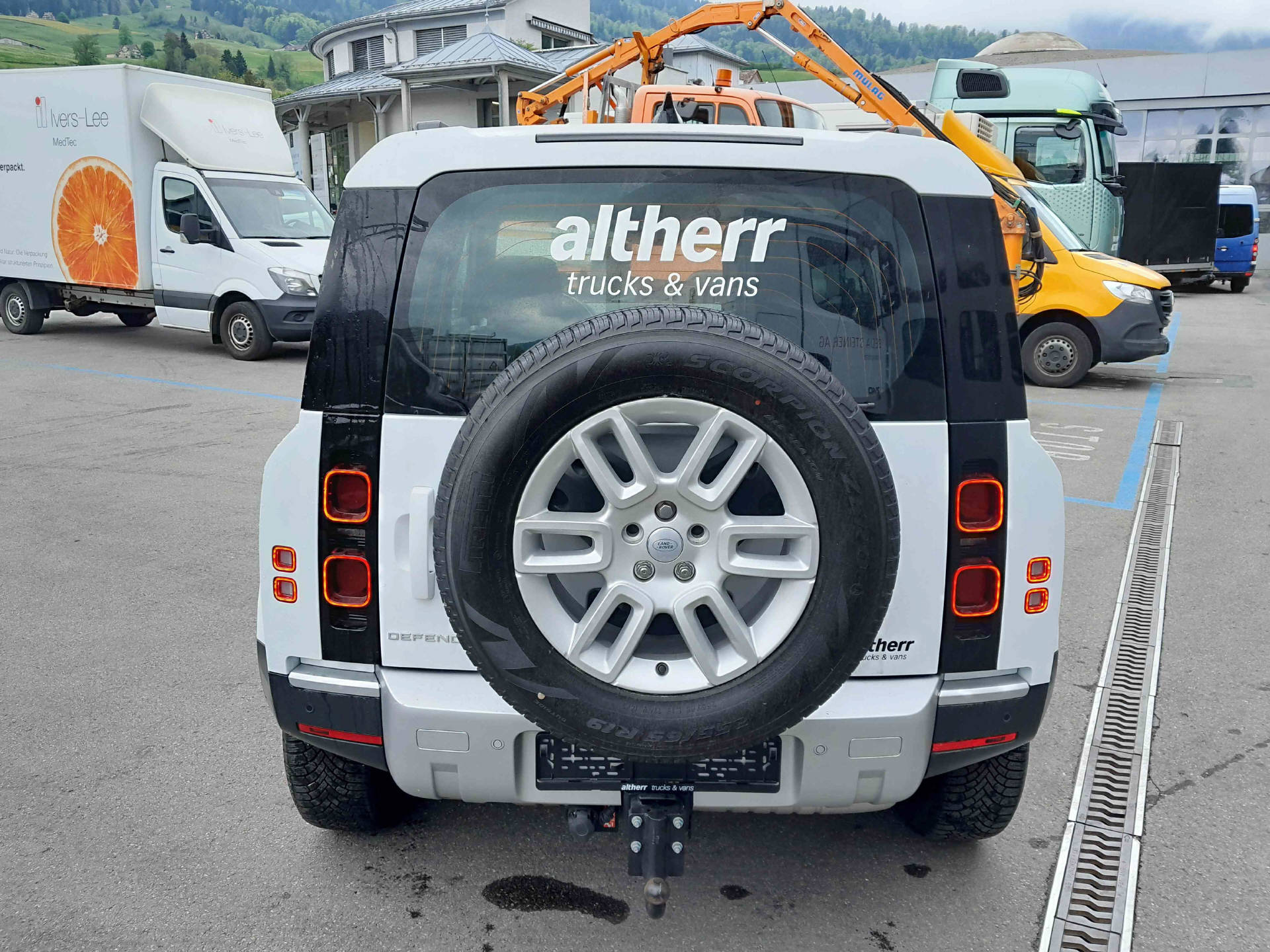LAND ROVER Defender 90 3.0 D I6 250 S-showroom-element-2