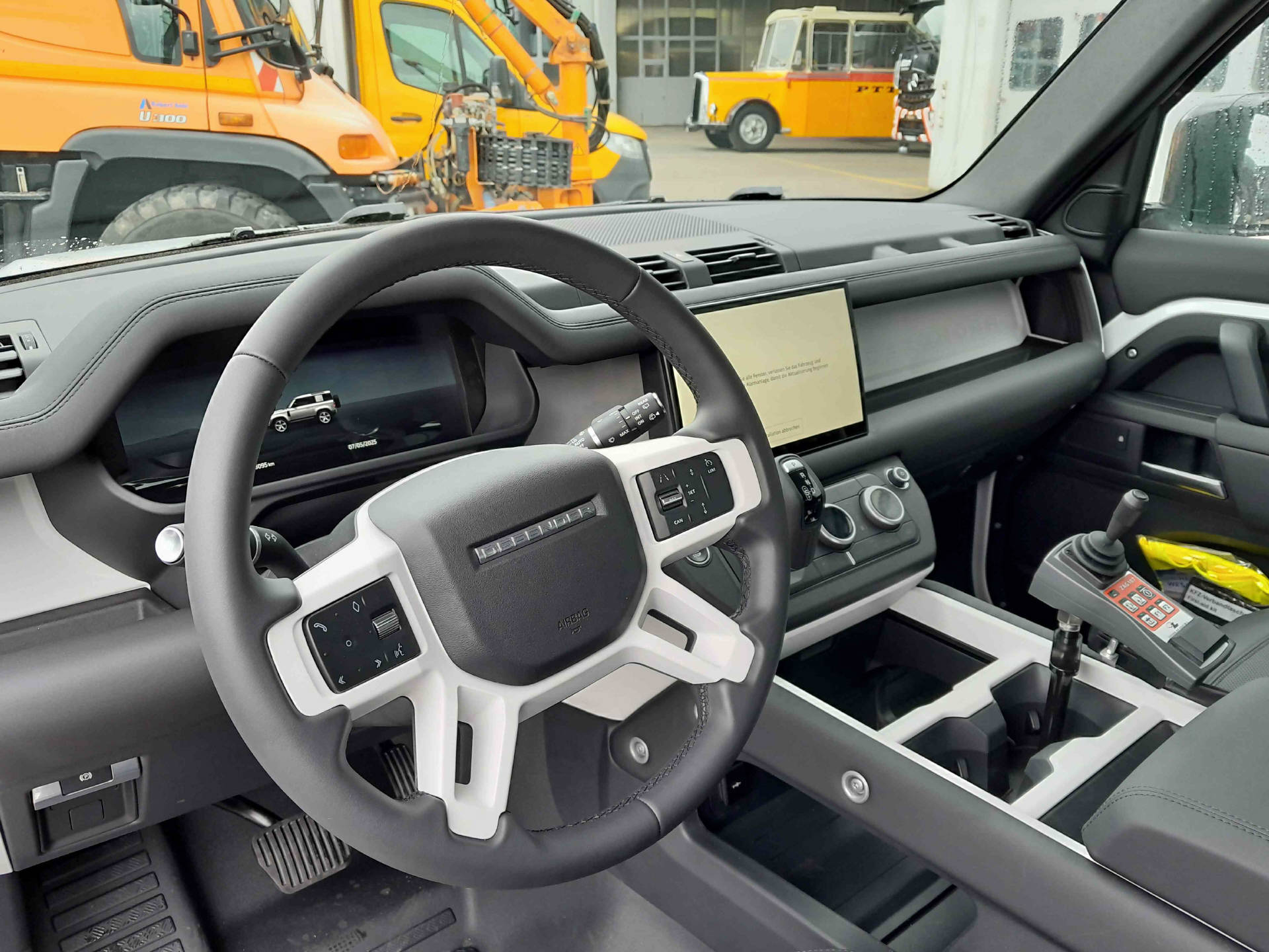 LAND ROVER Defender 90 3.0 D I6 250 S-image-12
