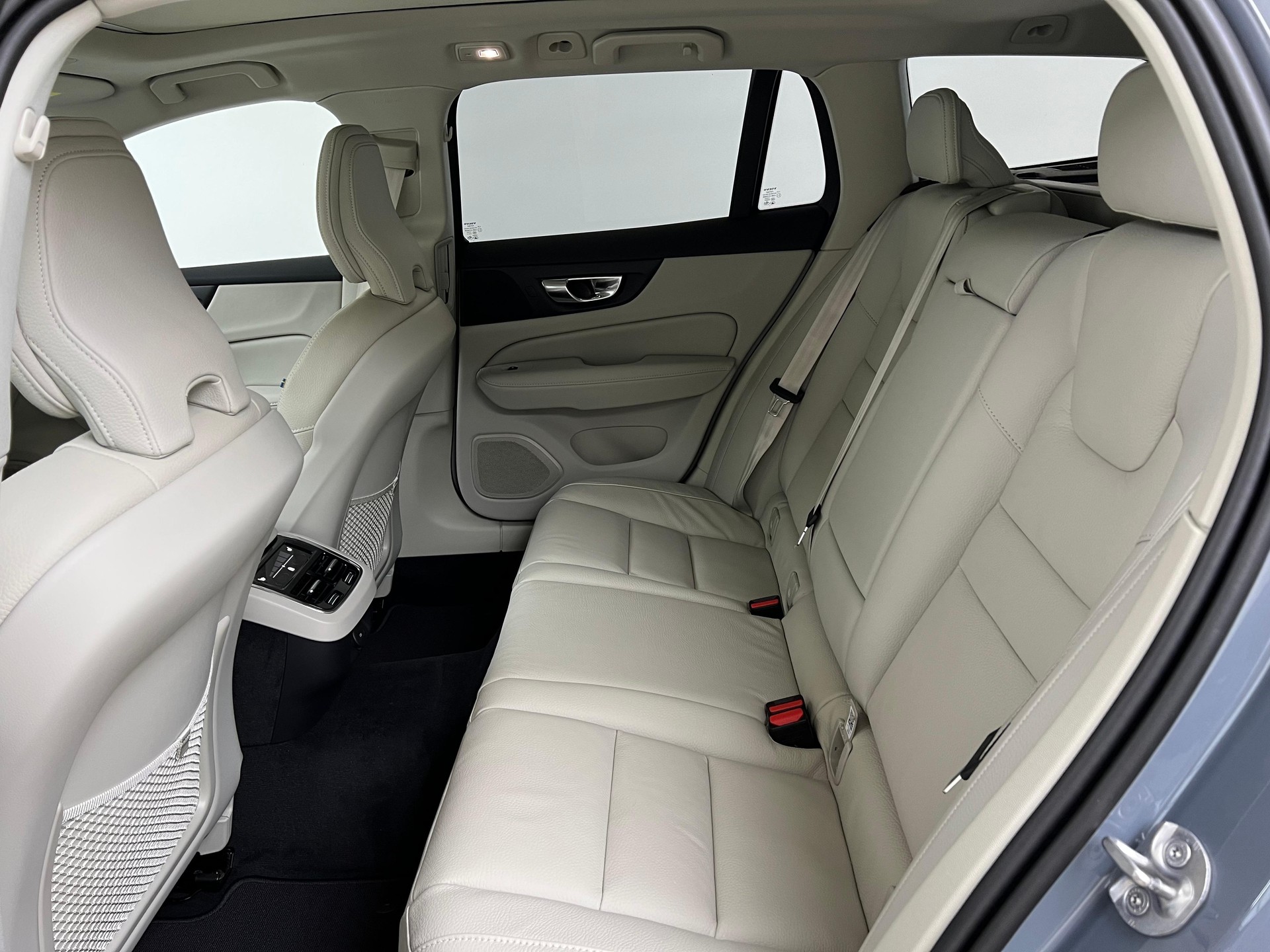 VOLVO V60 Cross Country 2.0 B4 Ultimate AWD / ab 3,99% Leasing bei Abschluss einer Protect Autoversicherung-image-17