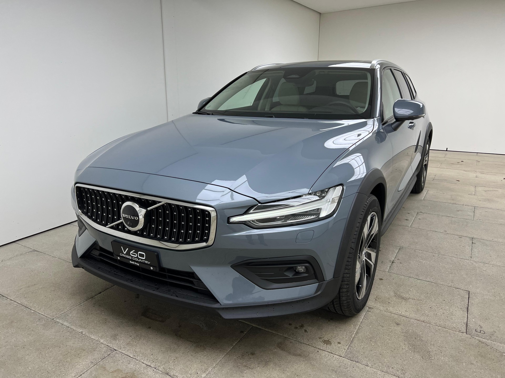 VOLVO V60 Cross Country 2.0 B4 Ultimate AWD / ab 3,99% Leasing bei Abschluss einer Protect Autoversicherung