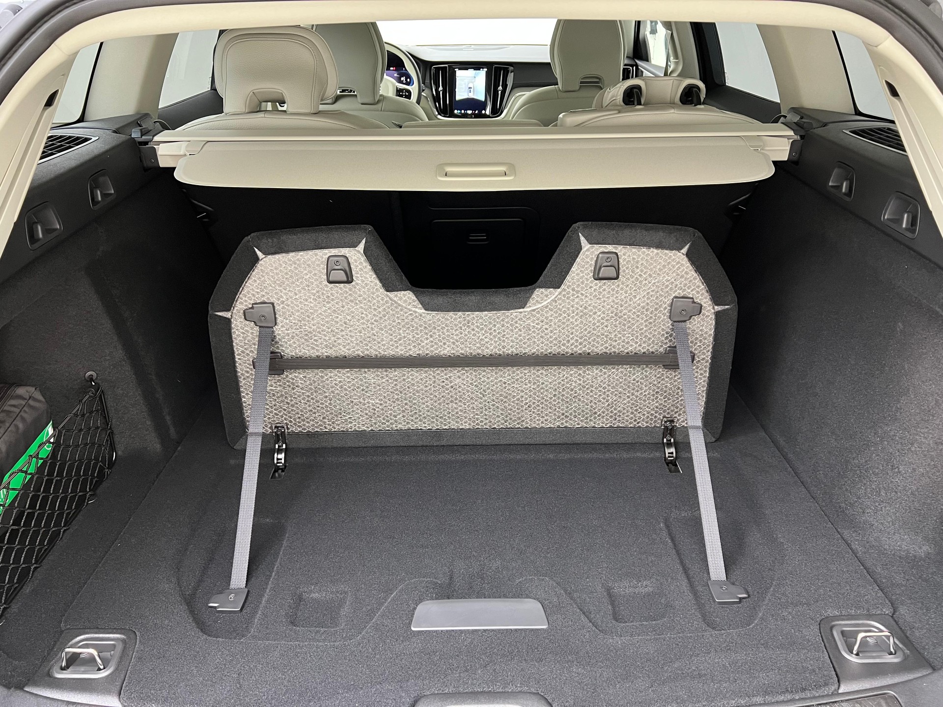 VOLVO V60 Cross Country 2.0 B4 Ultimate AWD / ab 3,99% Leasing bei Abschluss einer Protect Autoversicherung-image-7