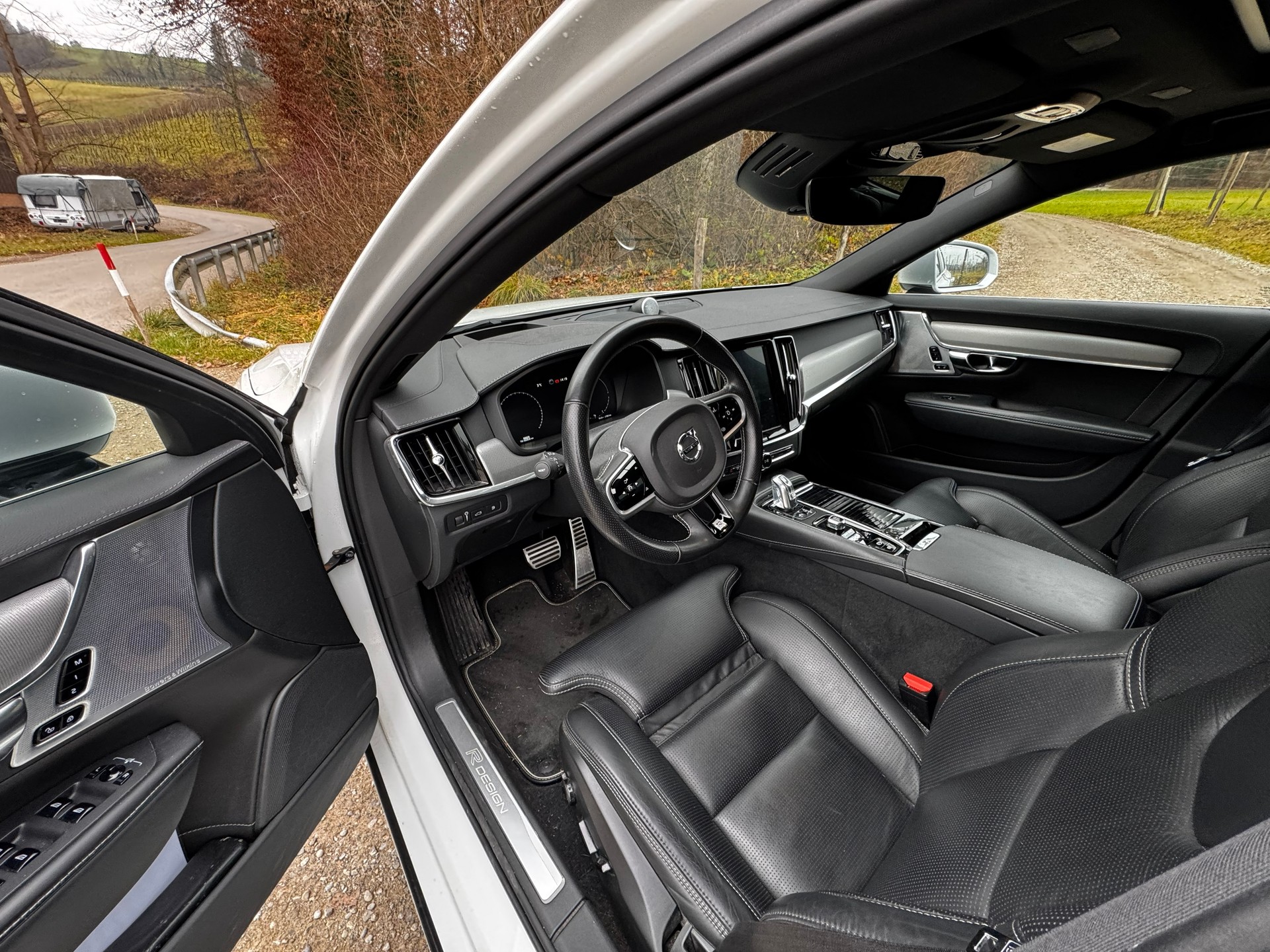 VOLVO V90 T8 eAWD Twin Engine R-Design Geartronic-image-9