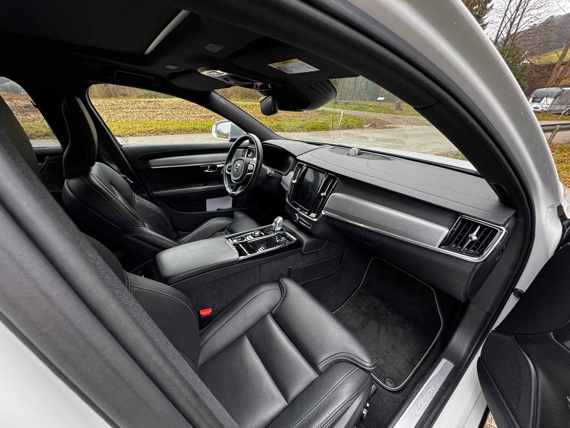 VOLVO V90 T8 eAWD Twin Engine R-Design Geartronic-image-10