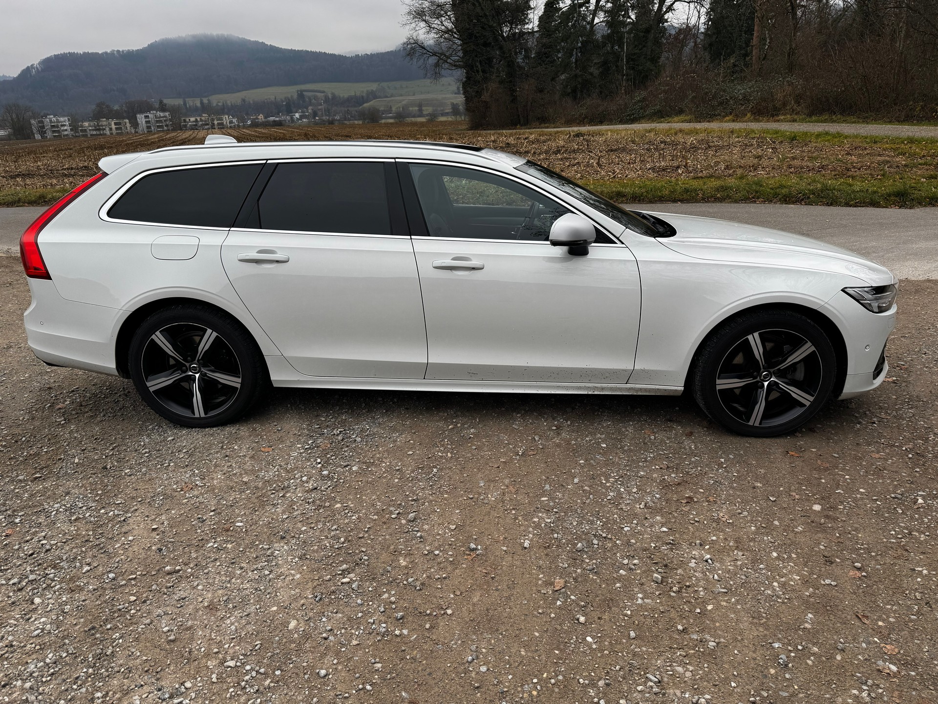 VOLVO V90 T8 eAWD Twin Engine R-Design Geartronic-image-6