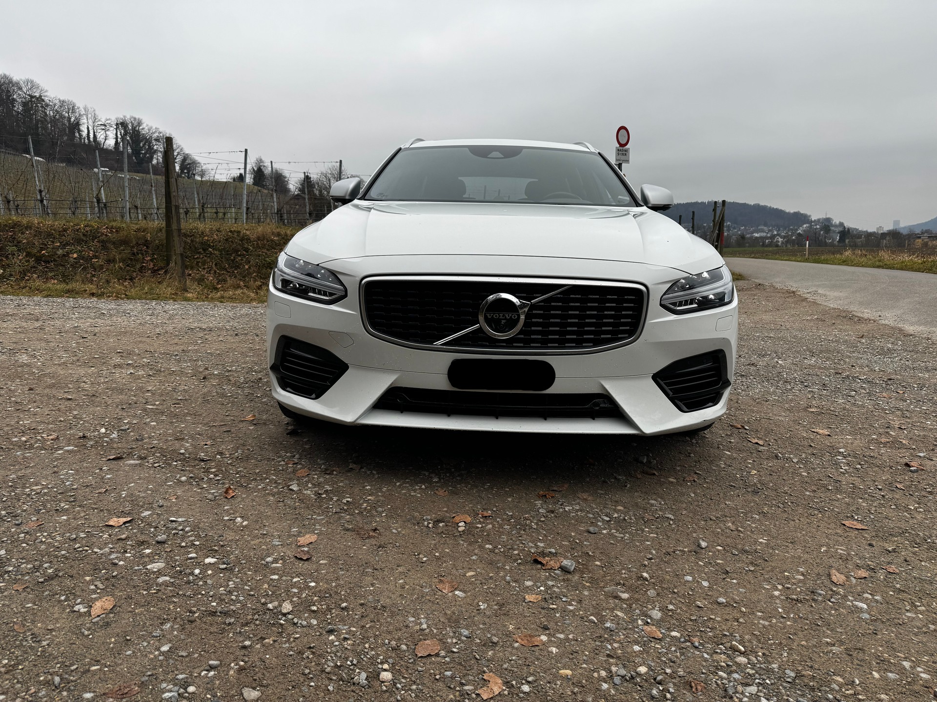 VOLVO V90 T8 eAWD Twin Engine R-Design Geartronic-image-4