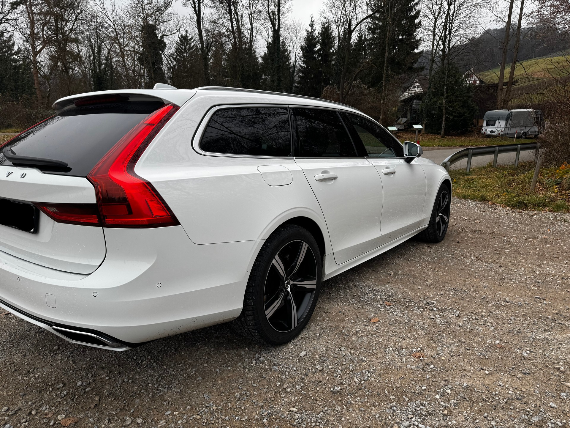 VOLVO V90 T8 eAWD Twin Engine R-Design Geartronic-image-3
