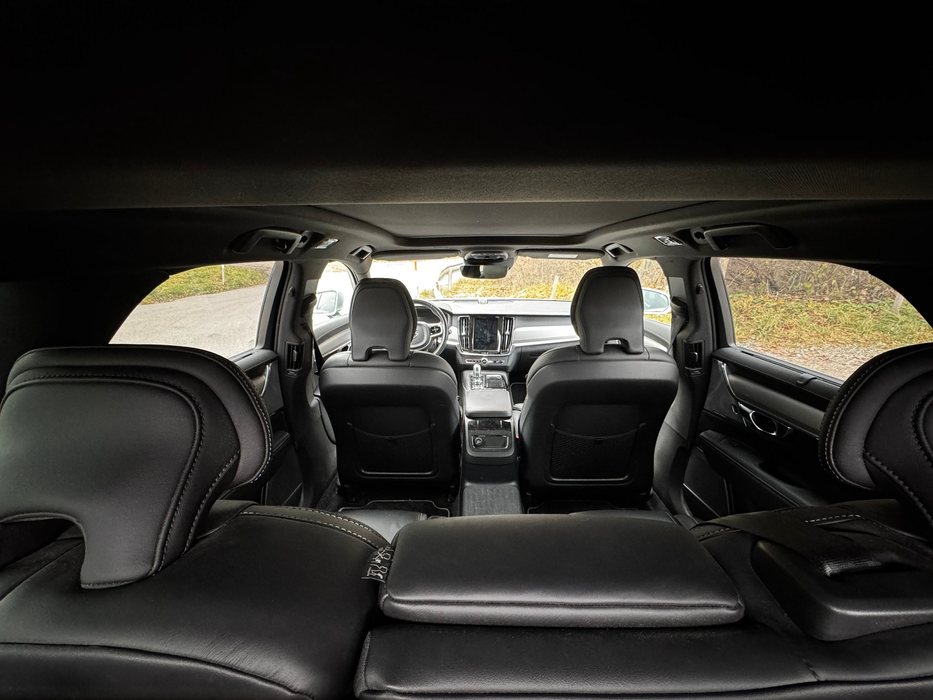 VOLVO V90 T8 eAWD Twin Engine R-Design Geartronic-image-11