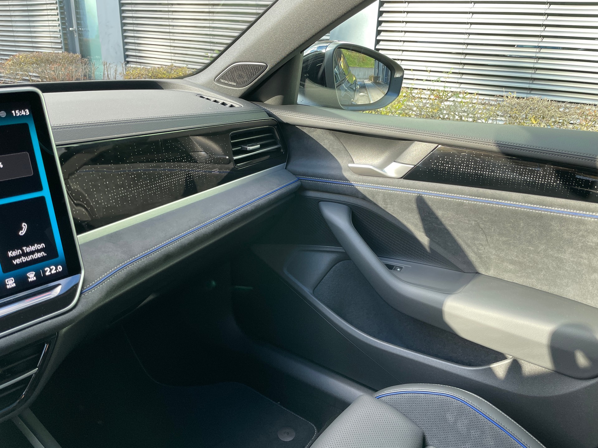 VW Passat Variant 1.5eTSI R-Line DSG-image-23