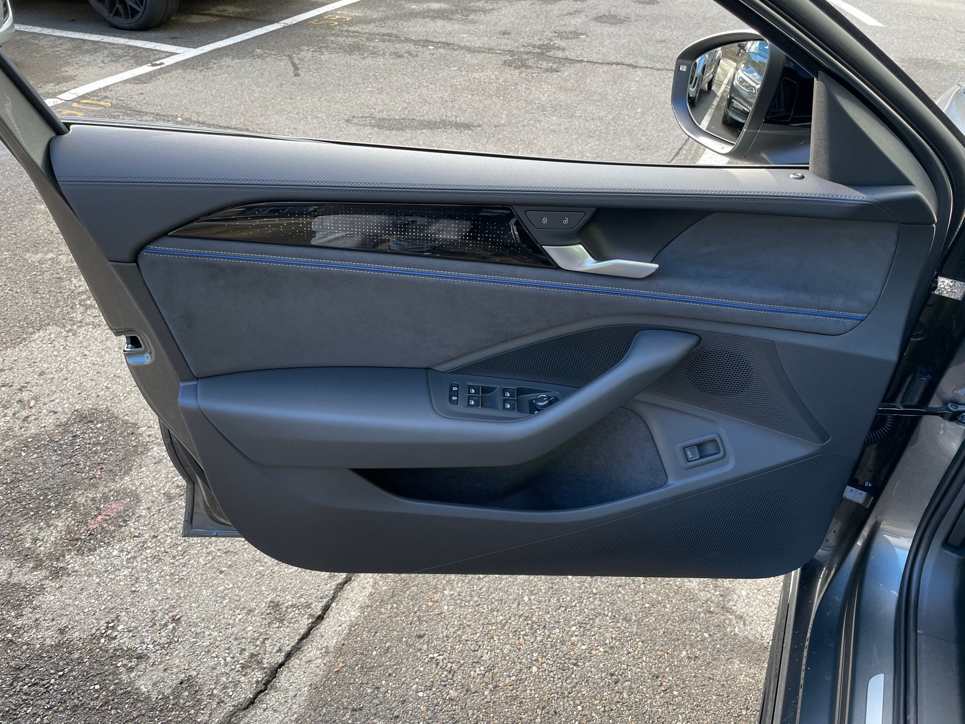 VW Passat Variant 1.5eTSI R-Line DSG-image-9