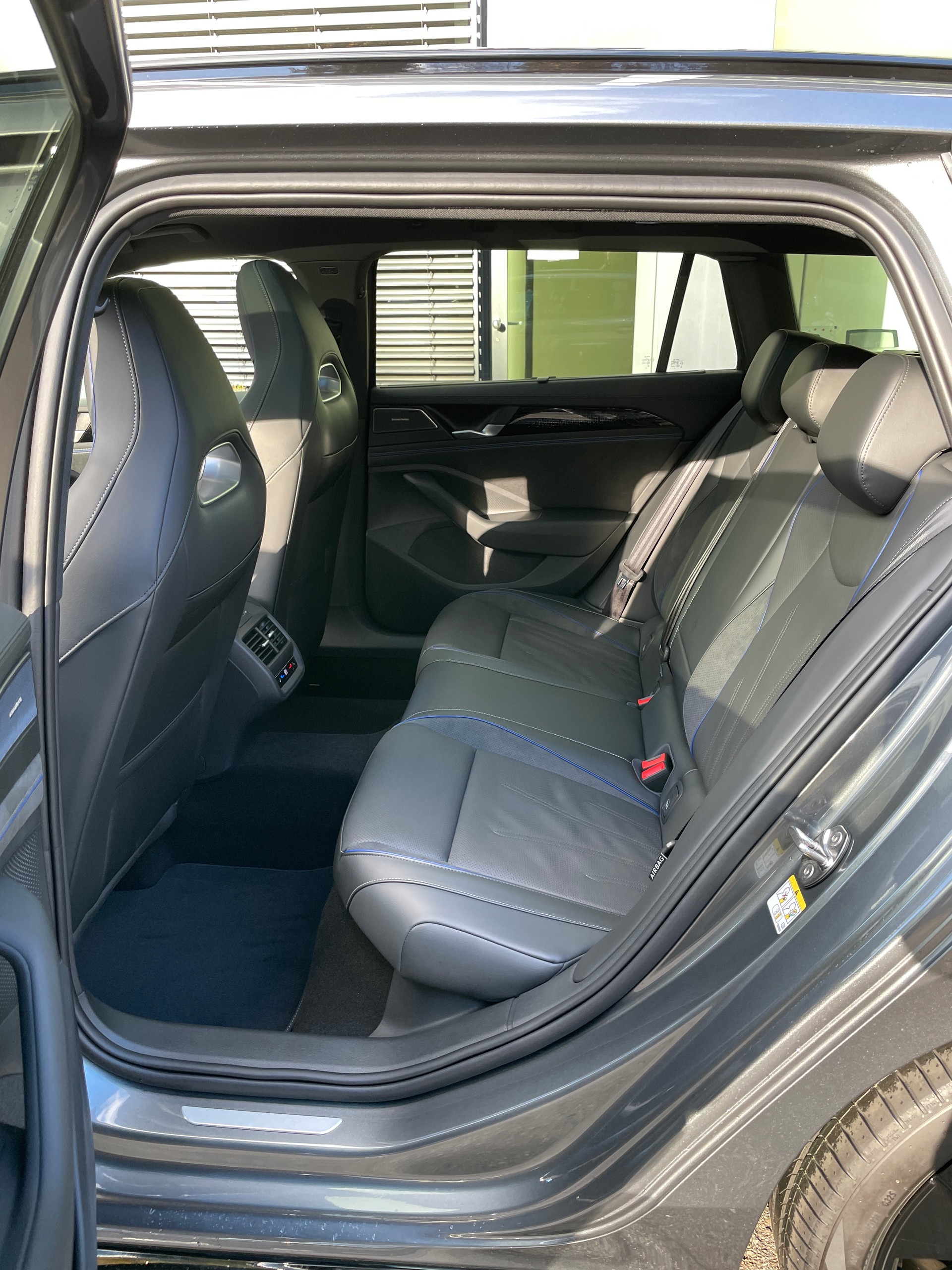 VW Passat Variant 1.5eTSI R-Line DSG-image-14