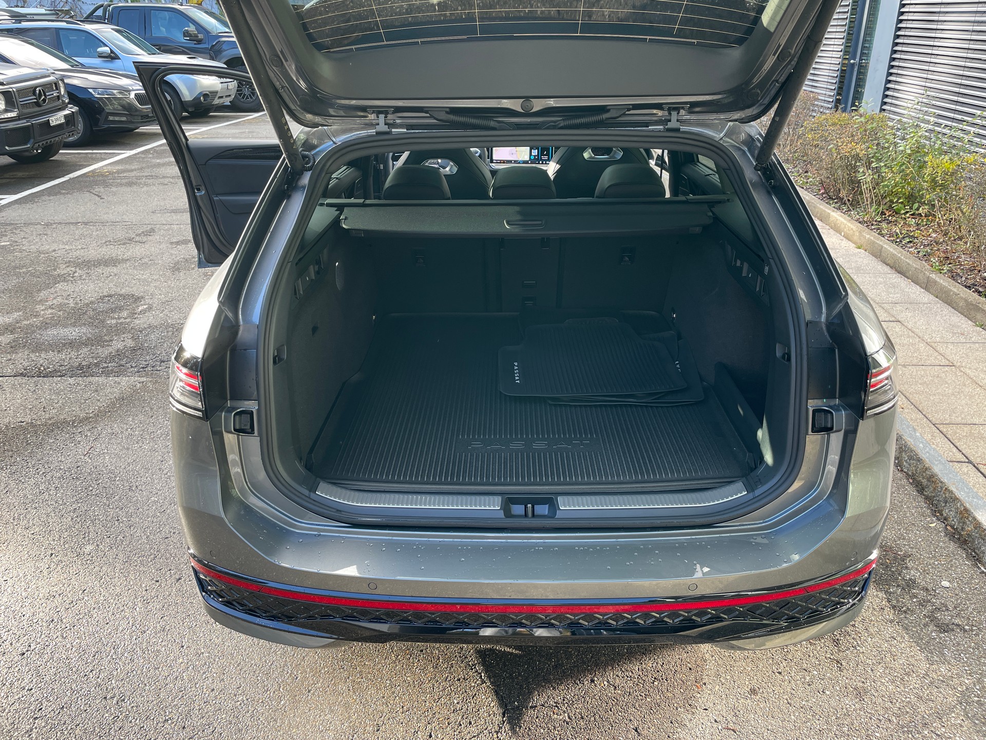 VW Passat Variant 1.5eTSI R-Line DSG-image-4