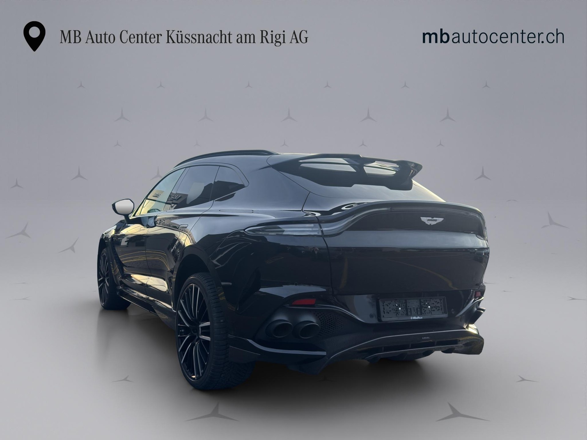 ASTON MARTIN DBX 707 4.0 V8 Bi-Turbo-showroom-element-3