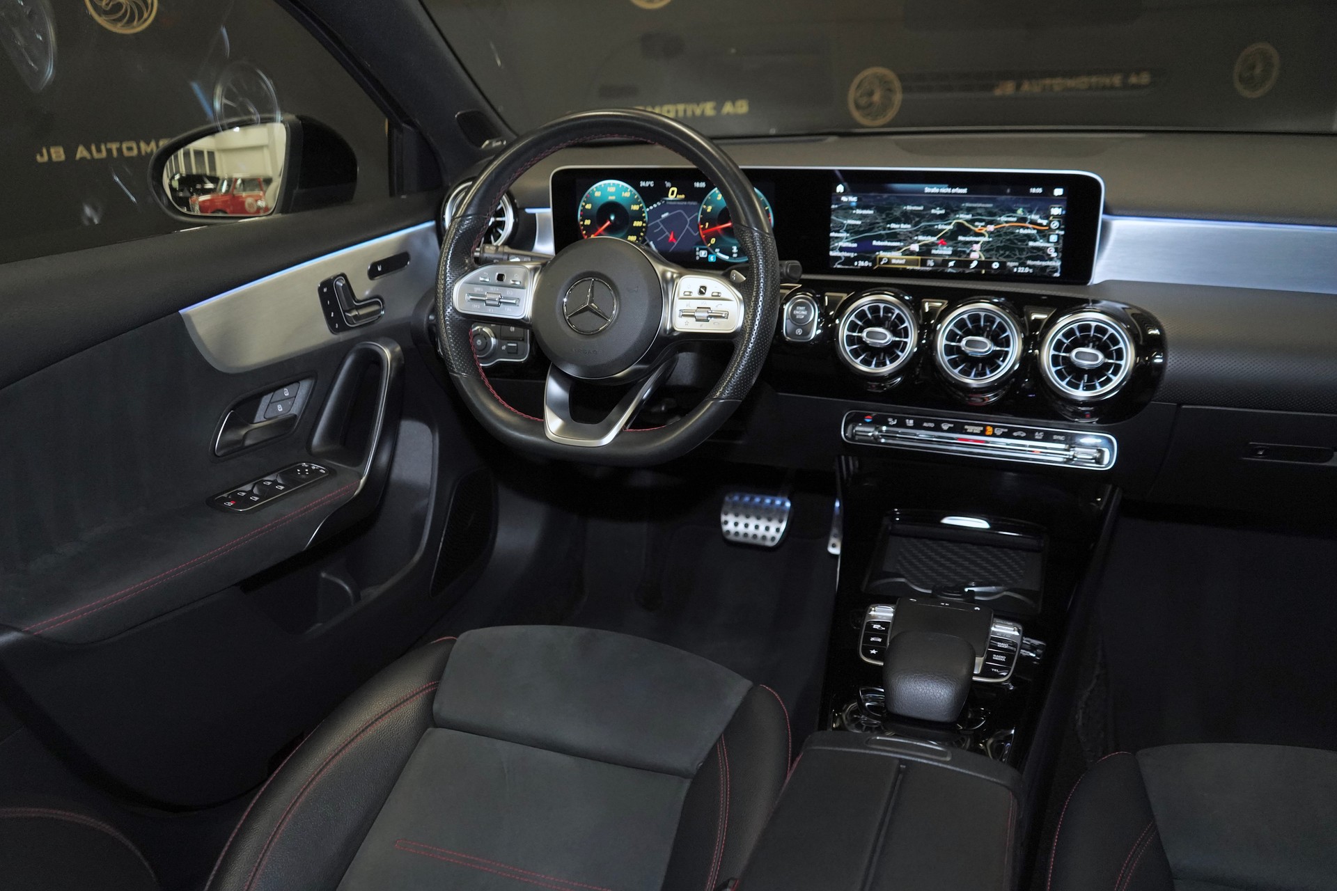 MERCEDES-BENZ A 250 4Matic AMG Line 4Matic 7G-DCT-image-3