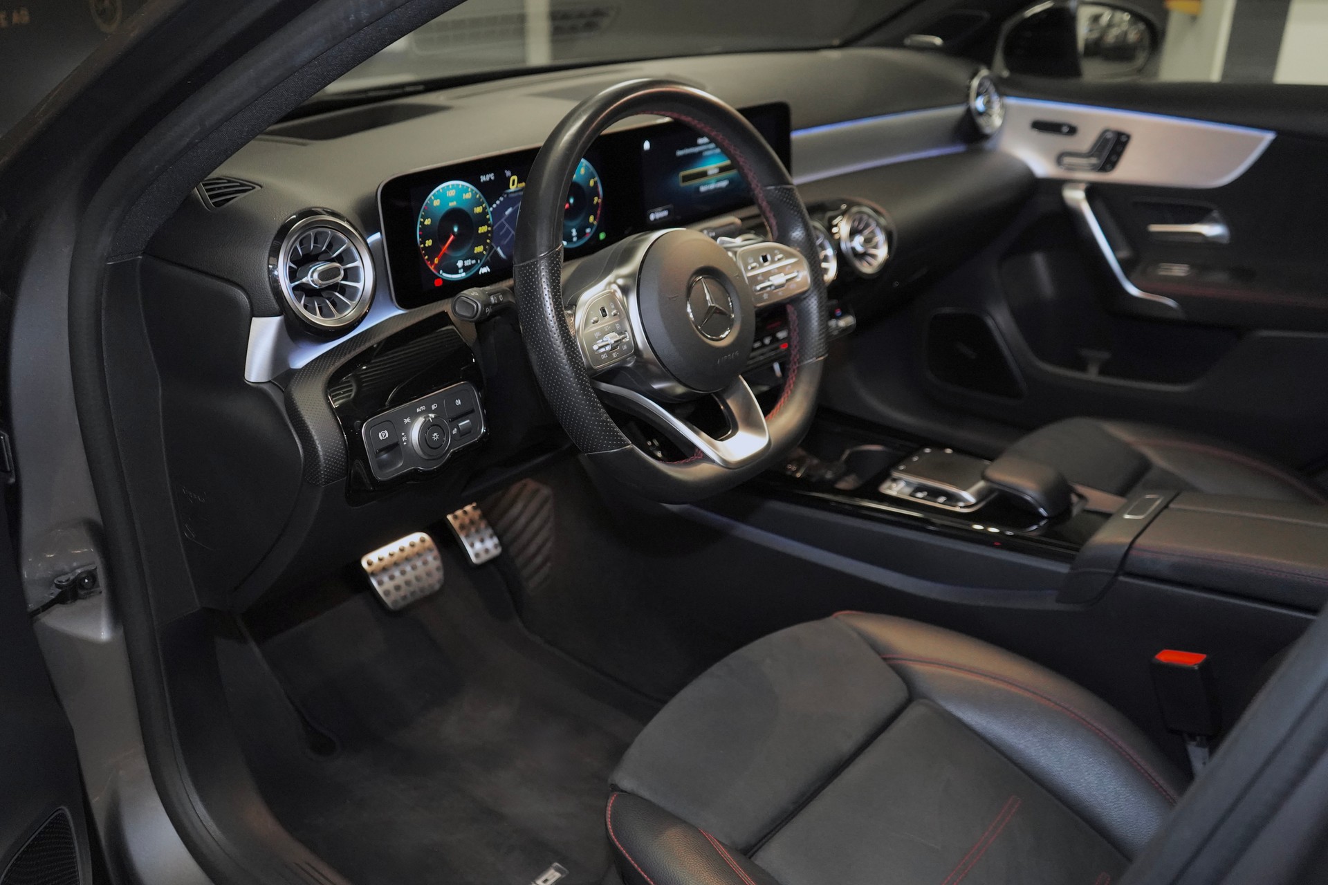 MERCEDES-BENZ A 250 4Matic AMG Line 4Matic 7G-DCT-image-5