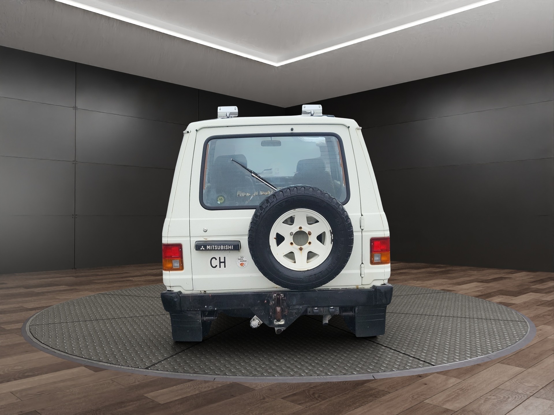 MITSUBISHI Pajero 2.6 Metal Top-showroom-element-2