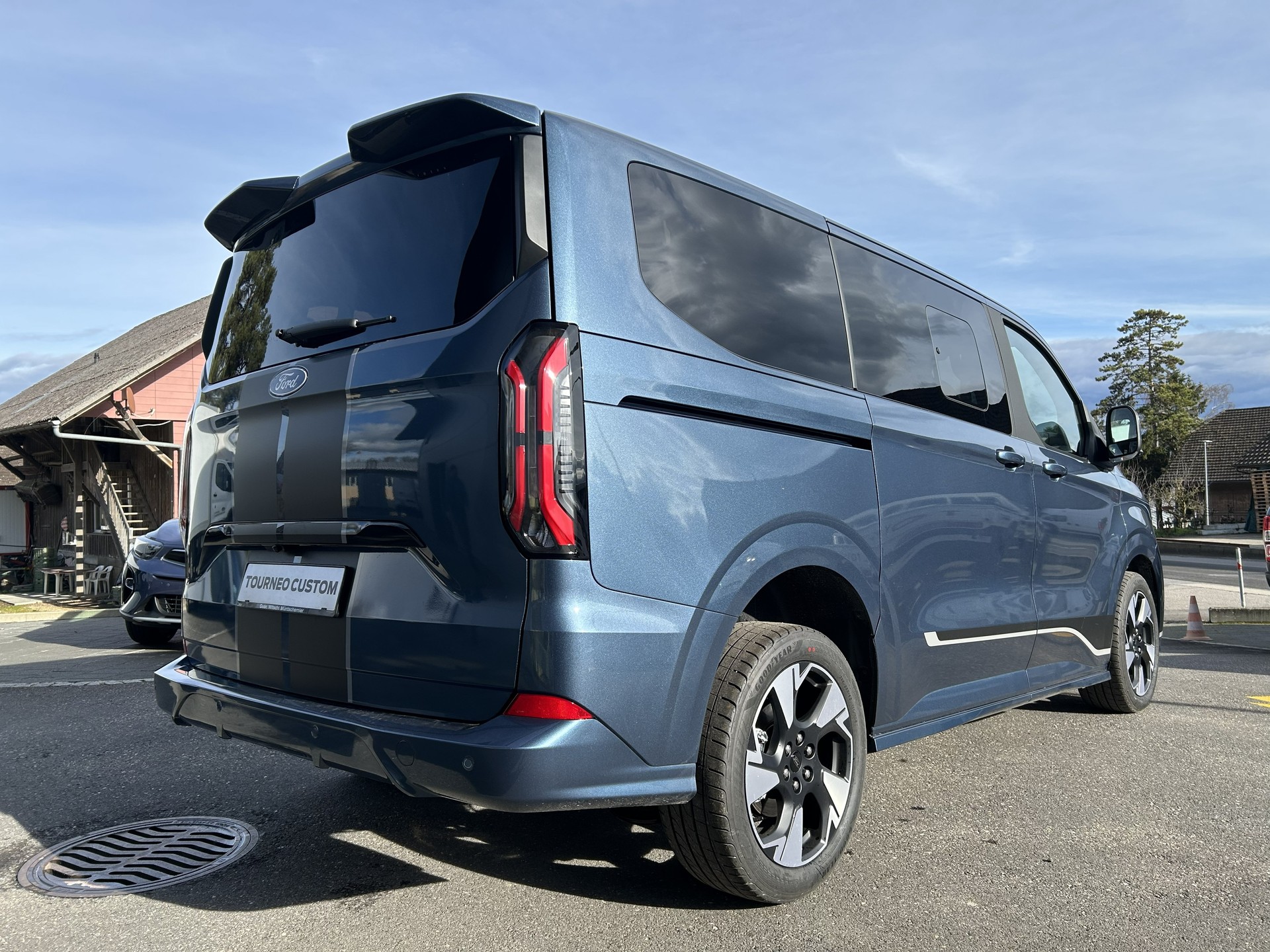 FORD Tourneo Bus 320 L1H1 Sport Automat-showroom-element-2