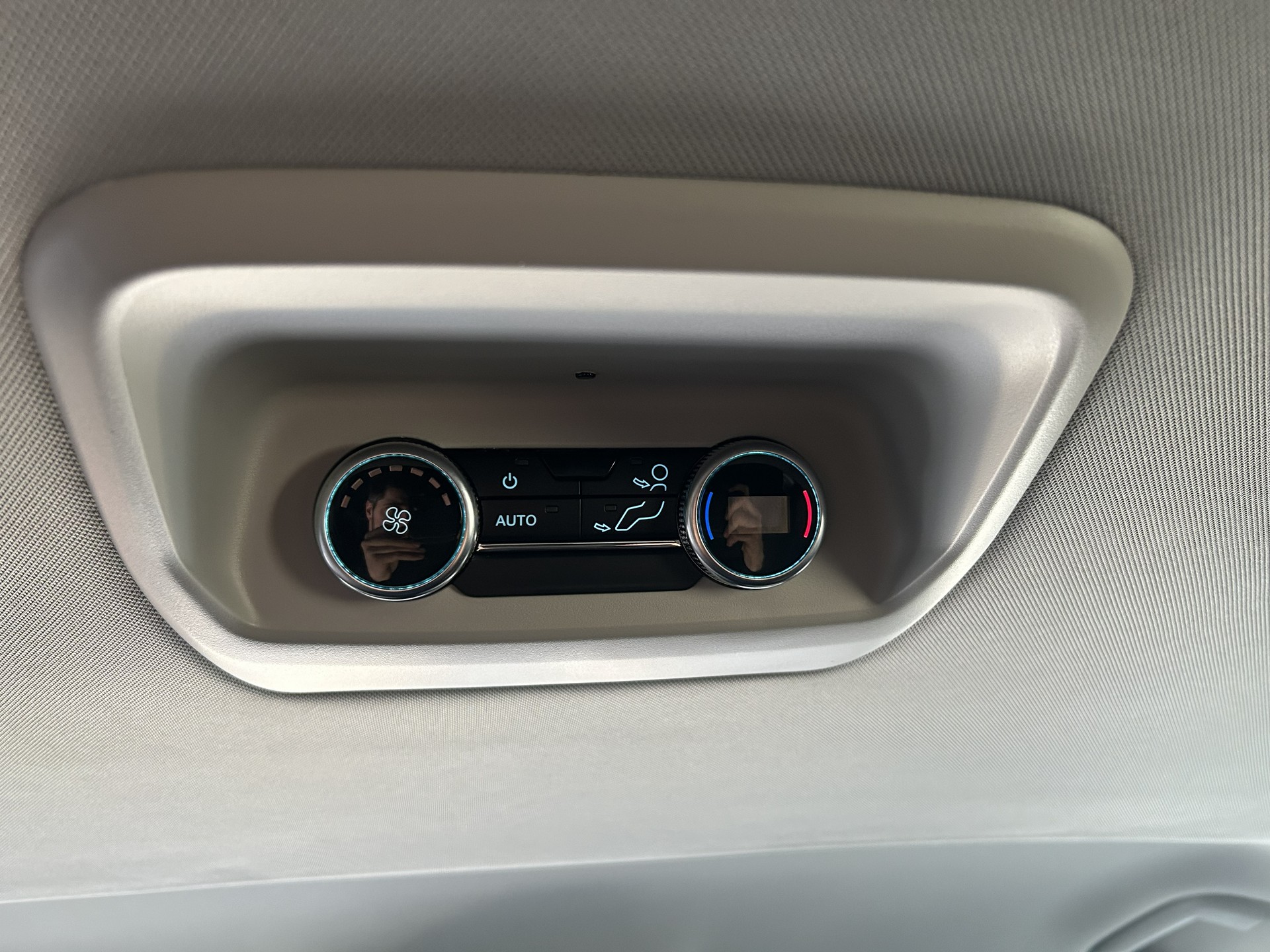 FORD Tourneo Bus 320 L1H1 Sport Automat-image-7