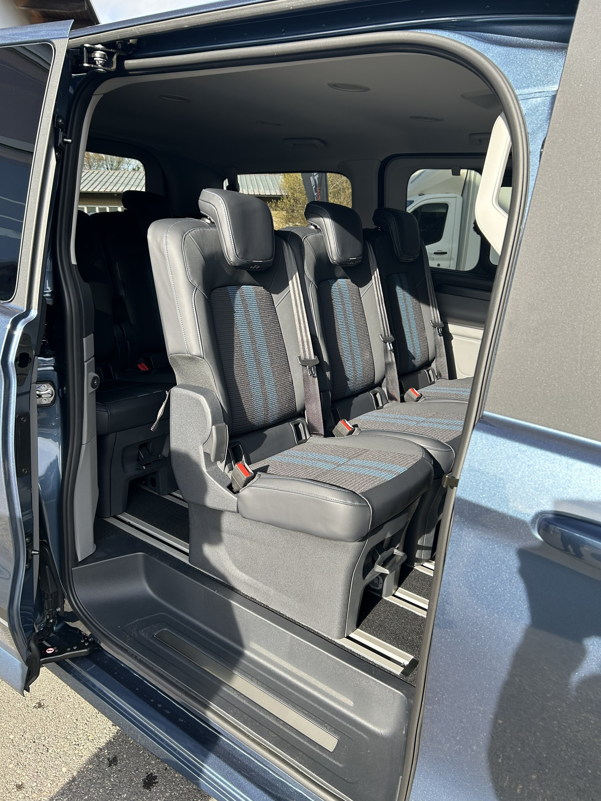 FORD Tourneo Bus 320 L1H1 Sport Automat-image-4