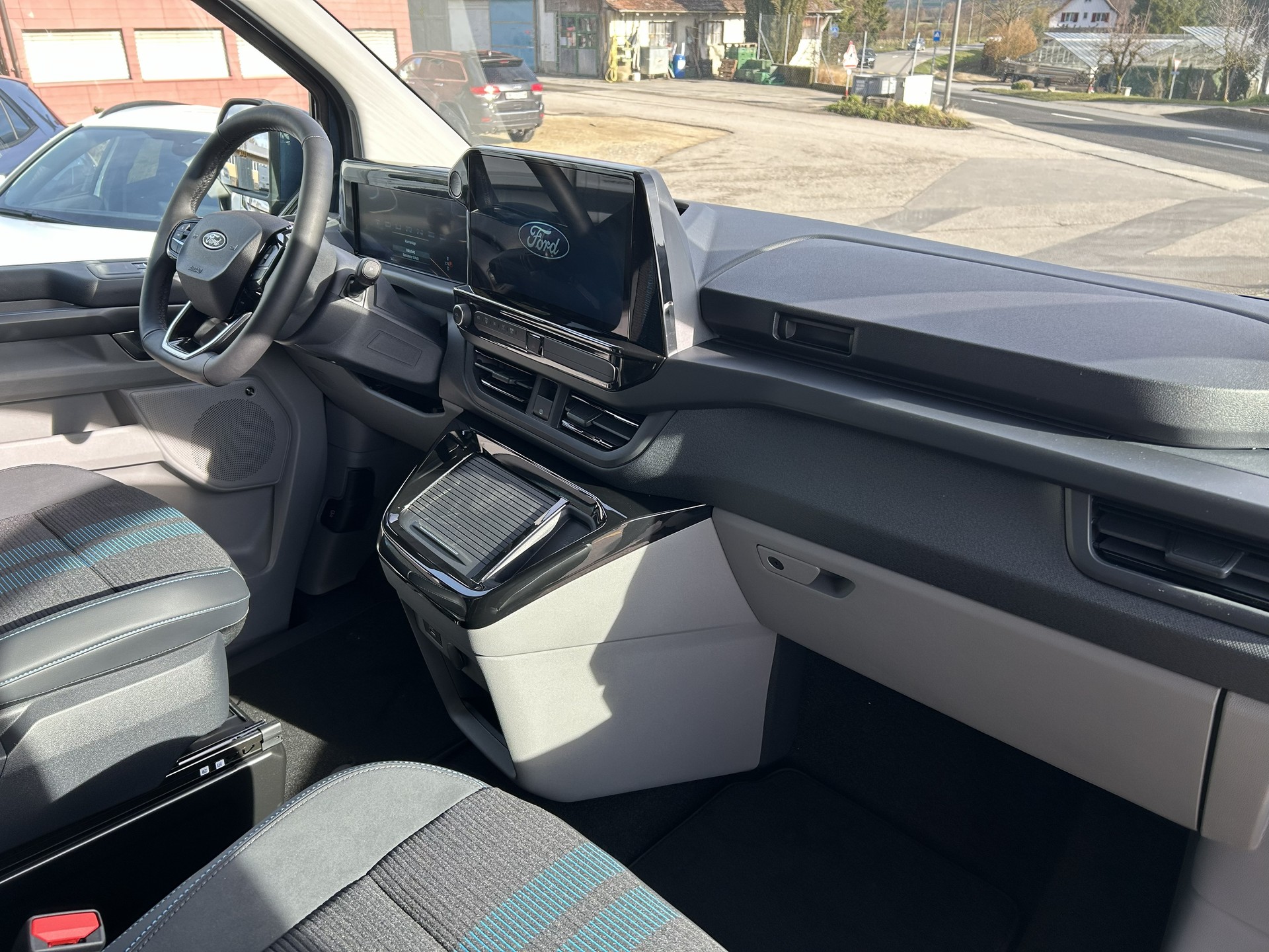 FORD Tourneo Bus 320 L1H1 Sport Automat-showroom-element-3