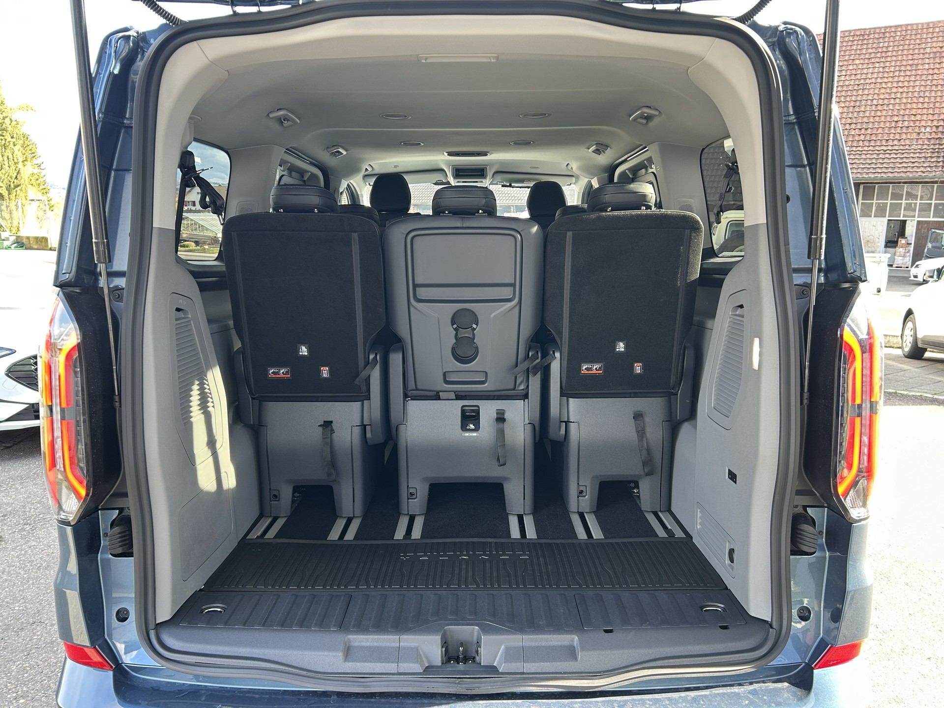 FORD Tourneo Bus 320 L1H1 Sport Automat-image-6