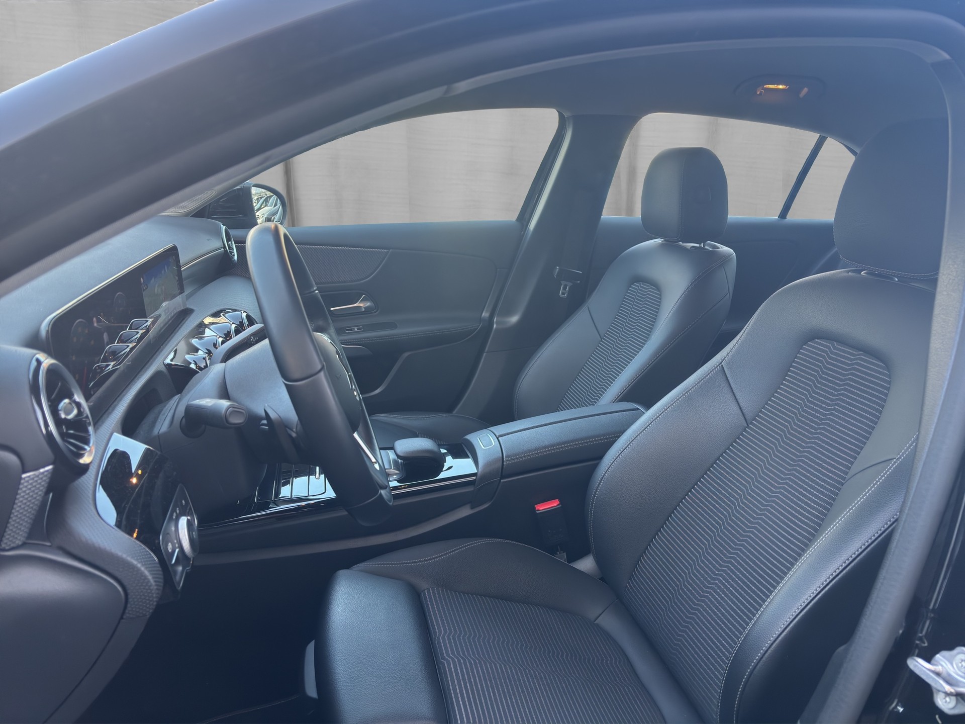 MERCEDES-BENZ A 200 4Matic Progressive 8G-DCT-image-9
