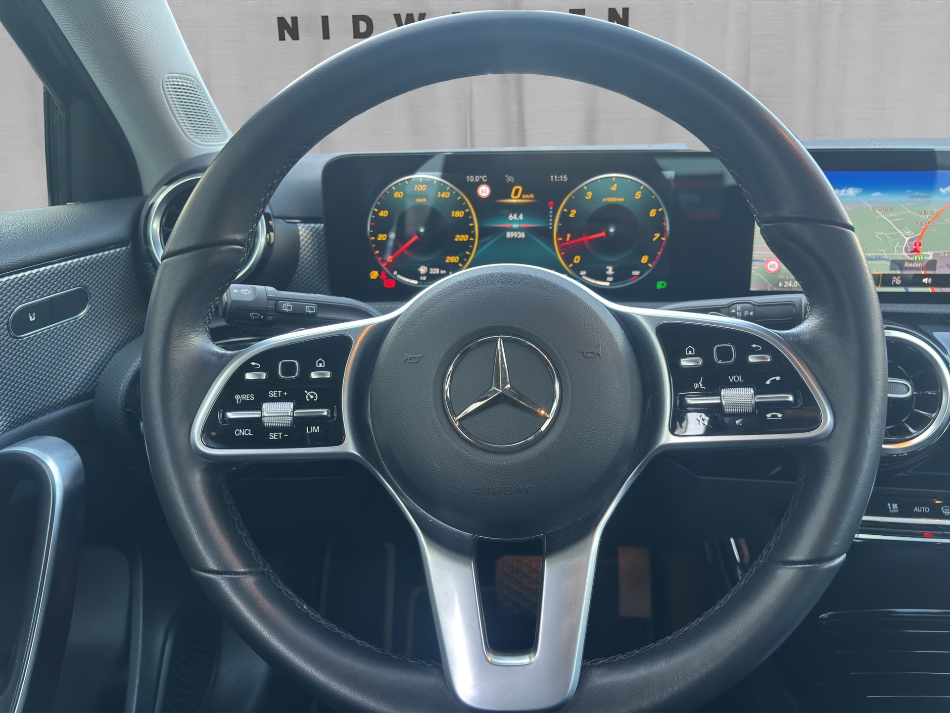 MERCEDES-BENZ A 200 4Matic Progressive 8G-DCT-image-11