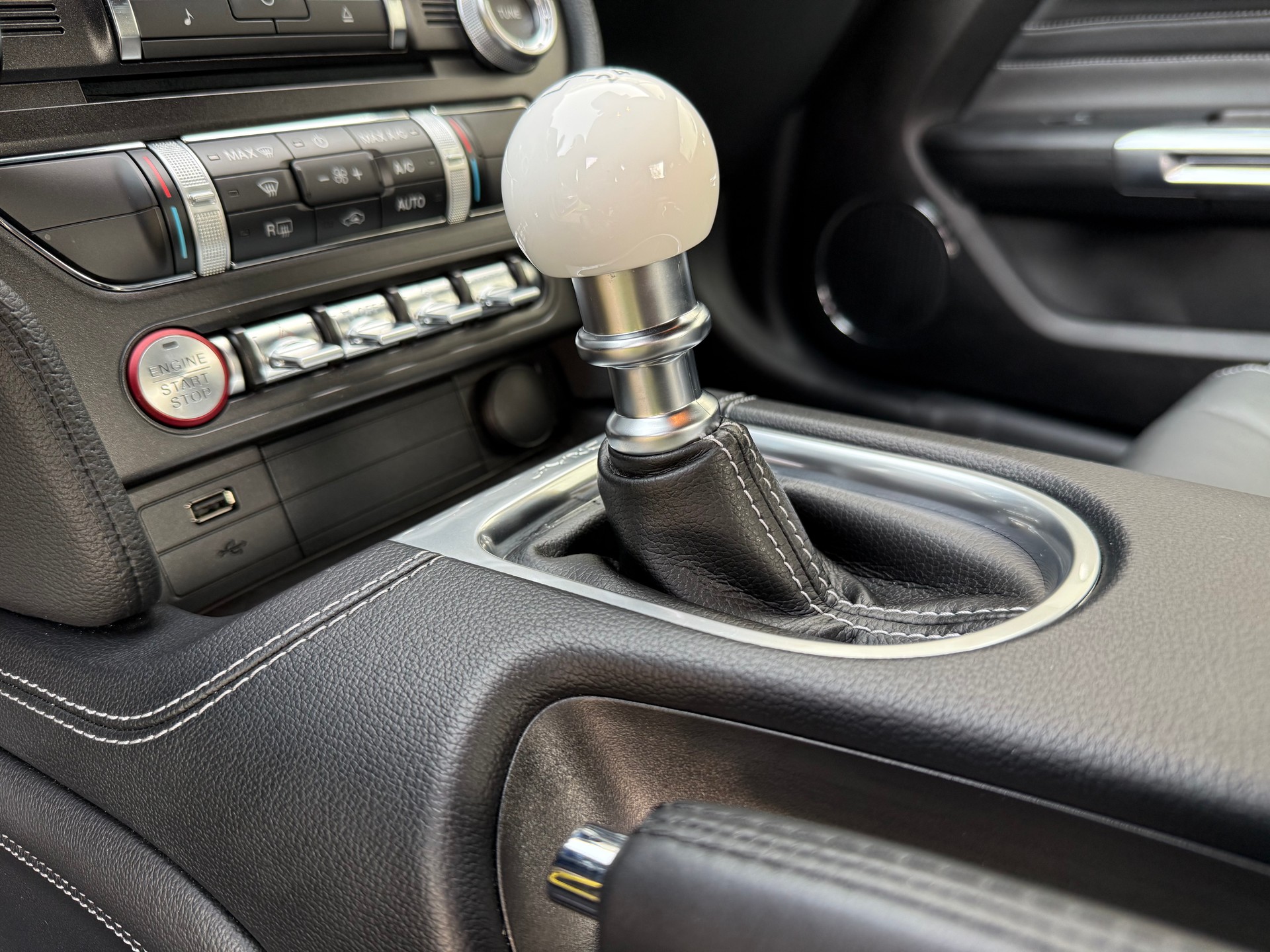 FORD Mustang Fastback 5.0 V8 Mach 1 Handschaltung-image-9