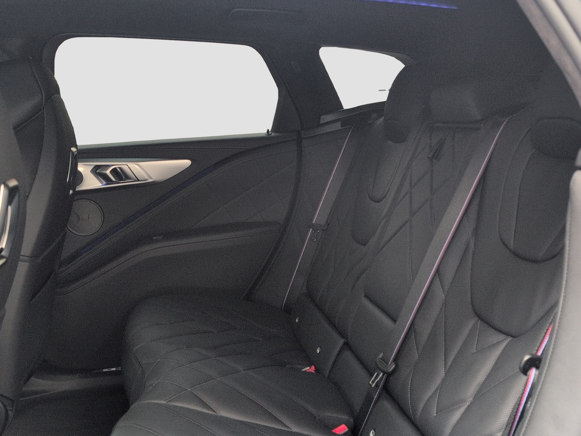 BMW XM xDrive 50e PHEV Steptronic-image-12