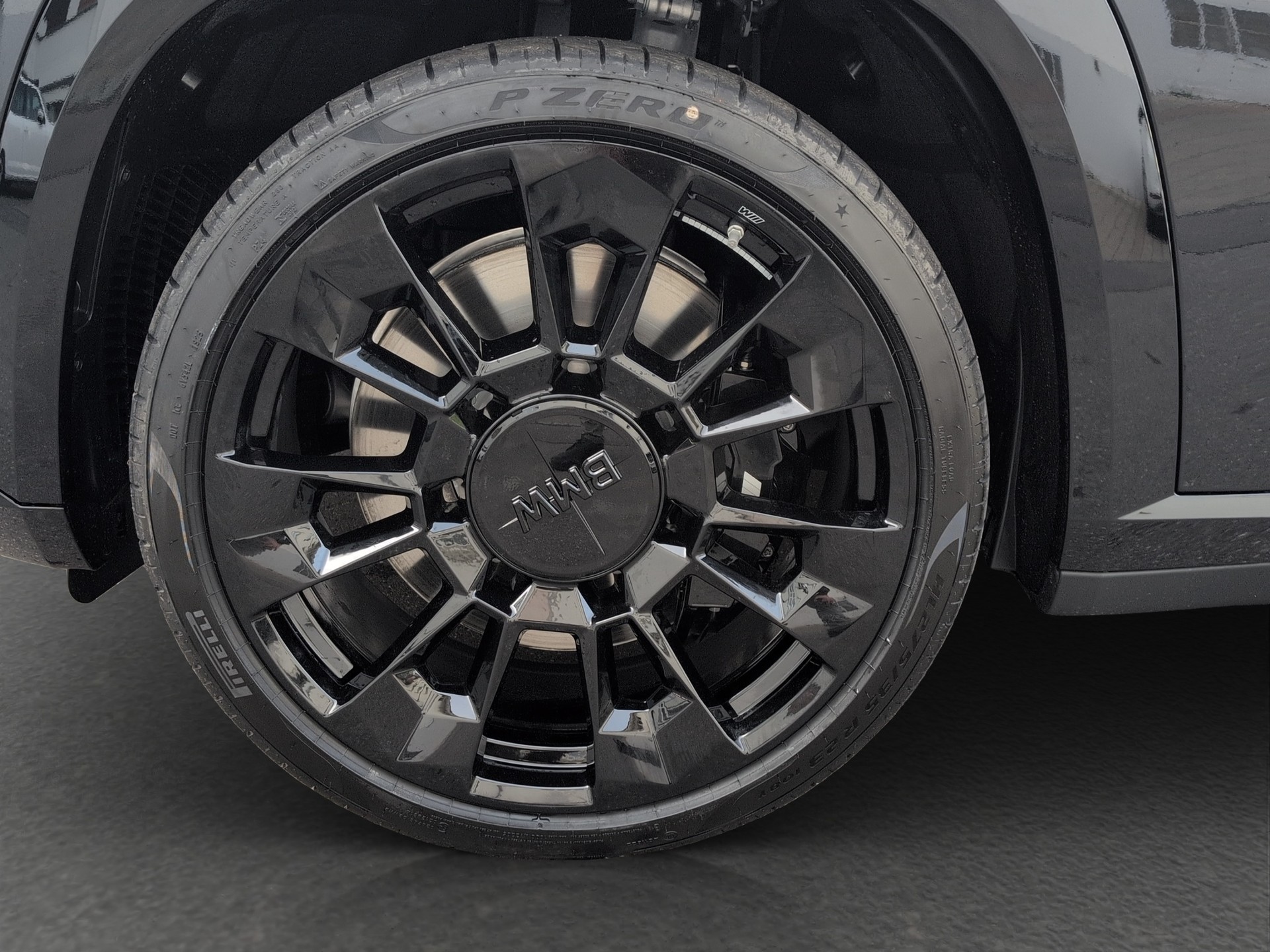 BMW XM xDrive 50e PHEV Steptronic-image-6