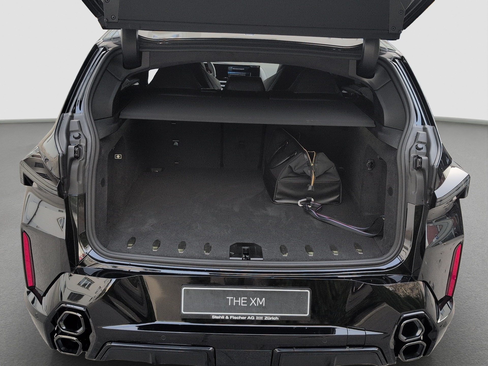 BMW XM xDrive 50e PHEV Steptronic-image-13
