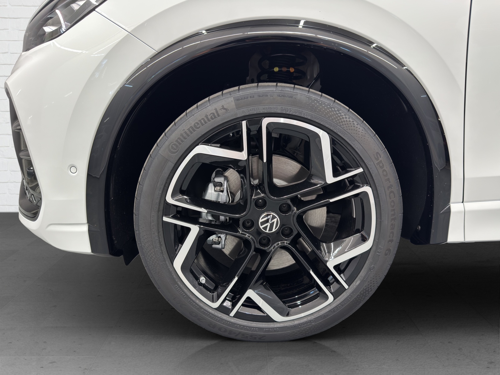 VW Tiguan 2.0 TSI R-Line Plus DSG 4motion-image-5