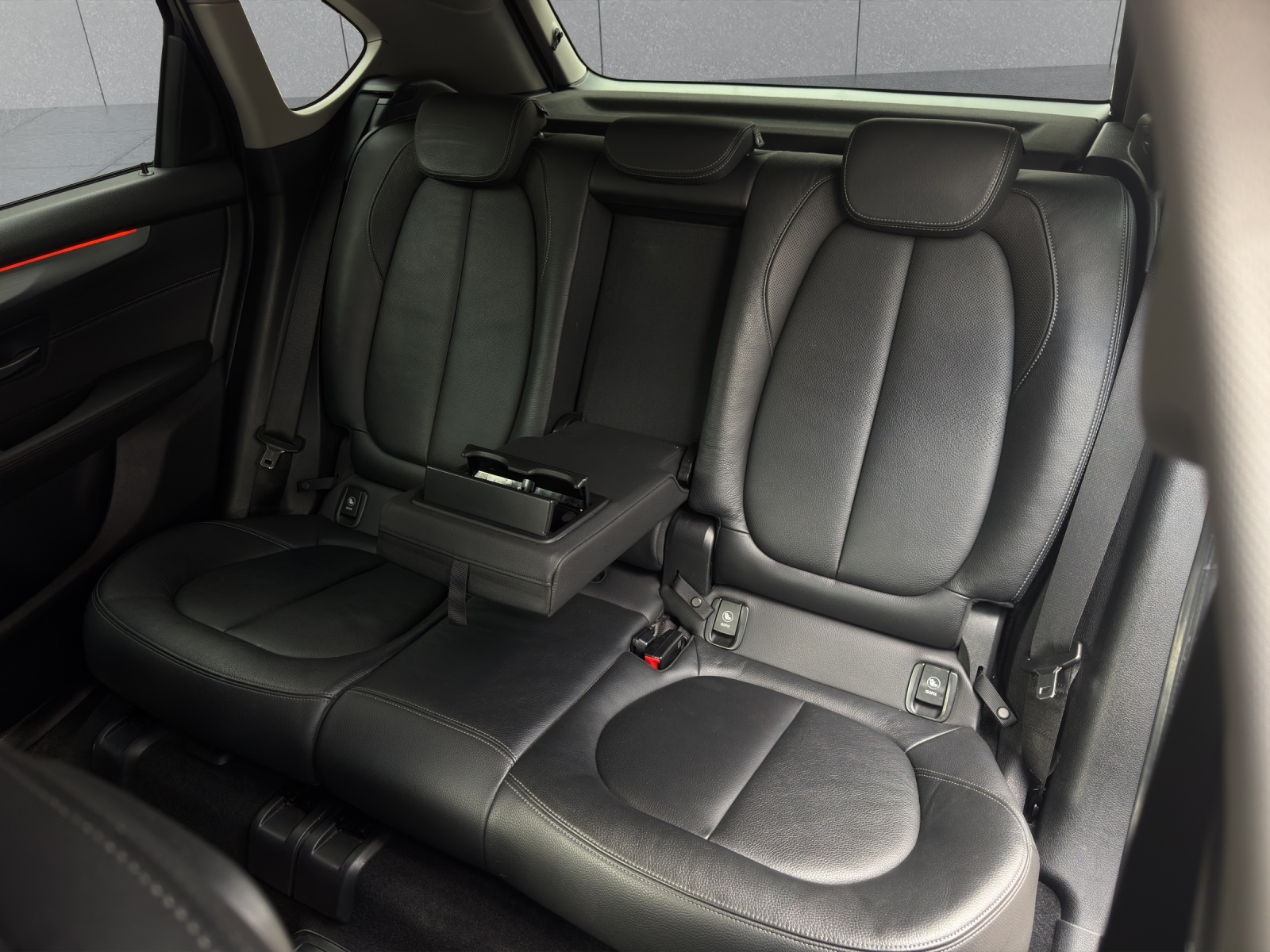 BMW 218d xDrive Active Tourer Steptronic-image-11
