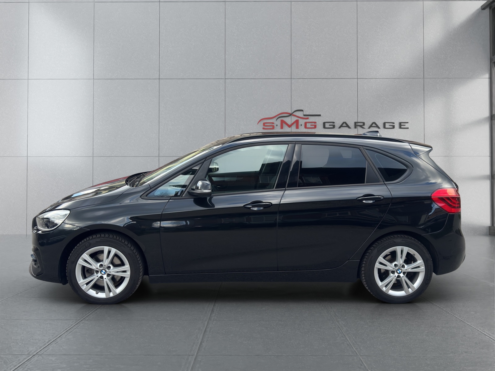 BMW 218d xDrive Active Tourer Steptronic-image-1
