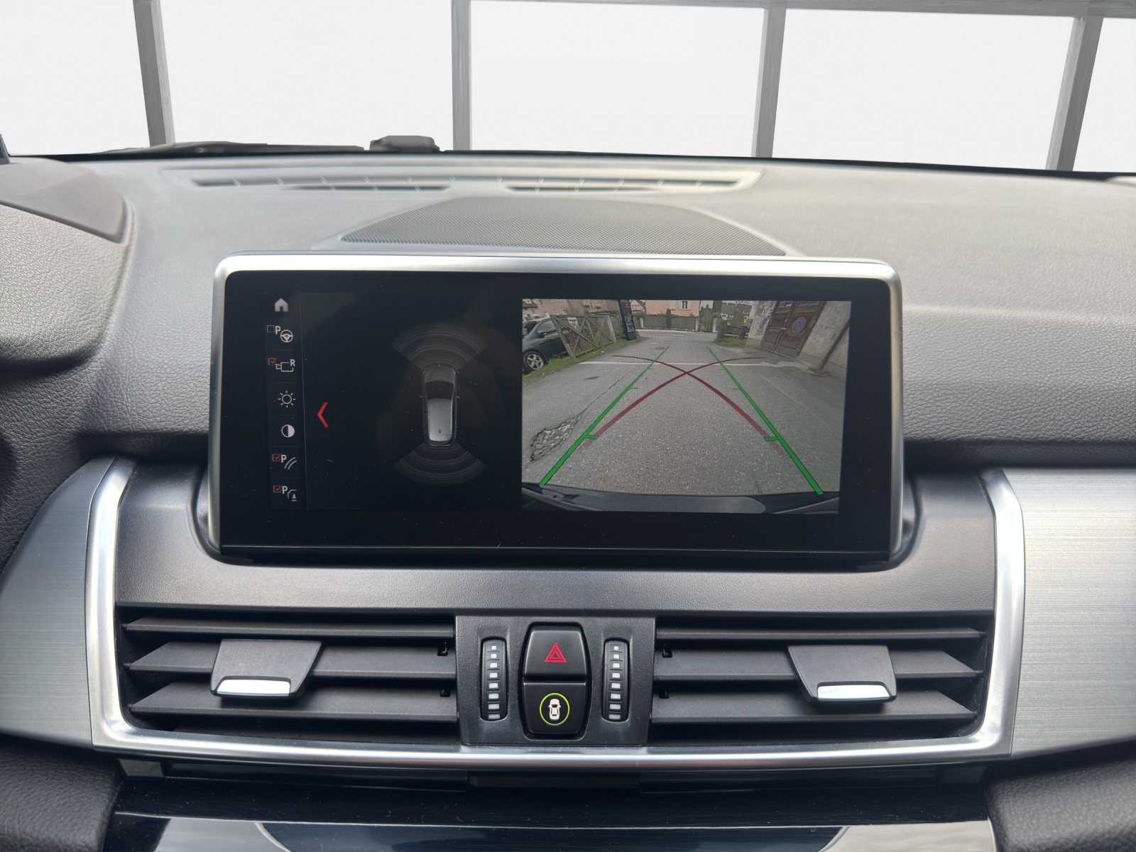 BMW 218d xDrive Active Tourer Steptronic-image-13