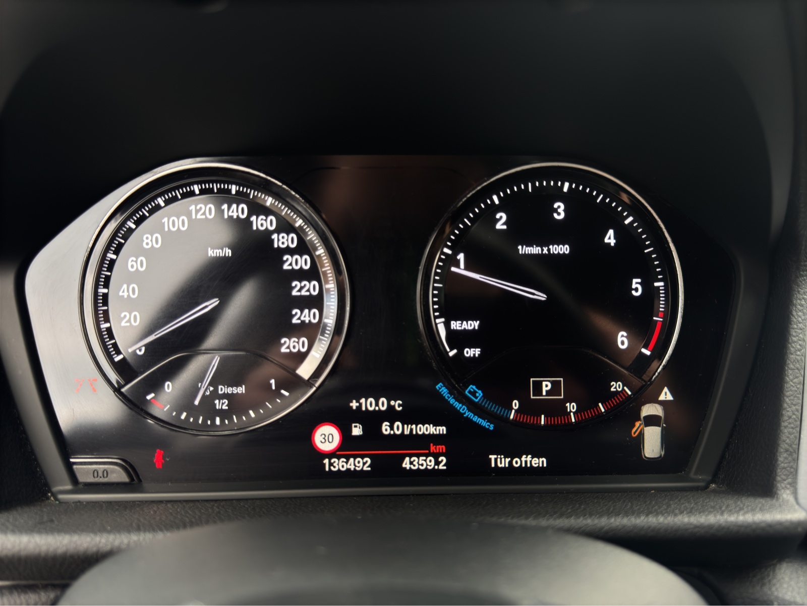 BMW 218d xDrive Active Tourer Steptronic-image-10