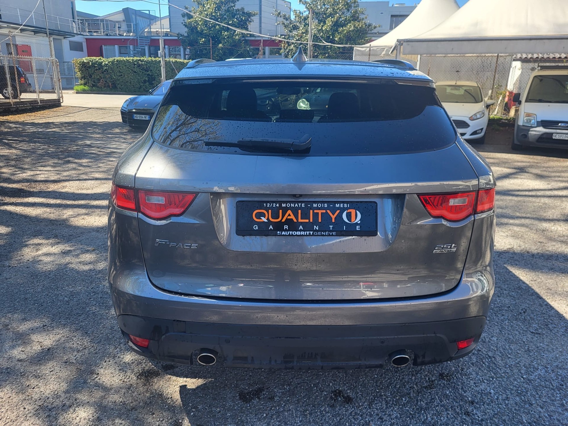 JAGUAR F-Pace 25t 2.0 R-Sport AWD Automatik-image-5