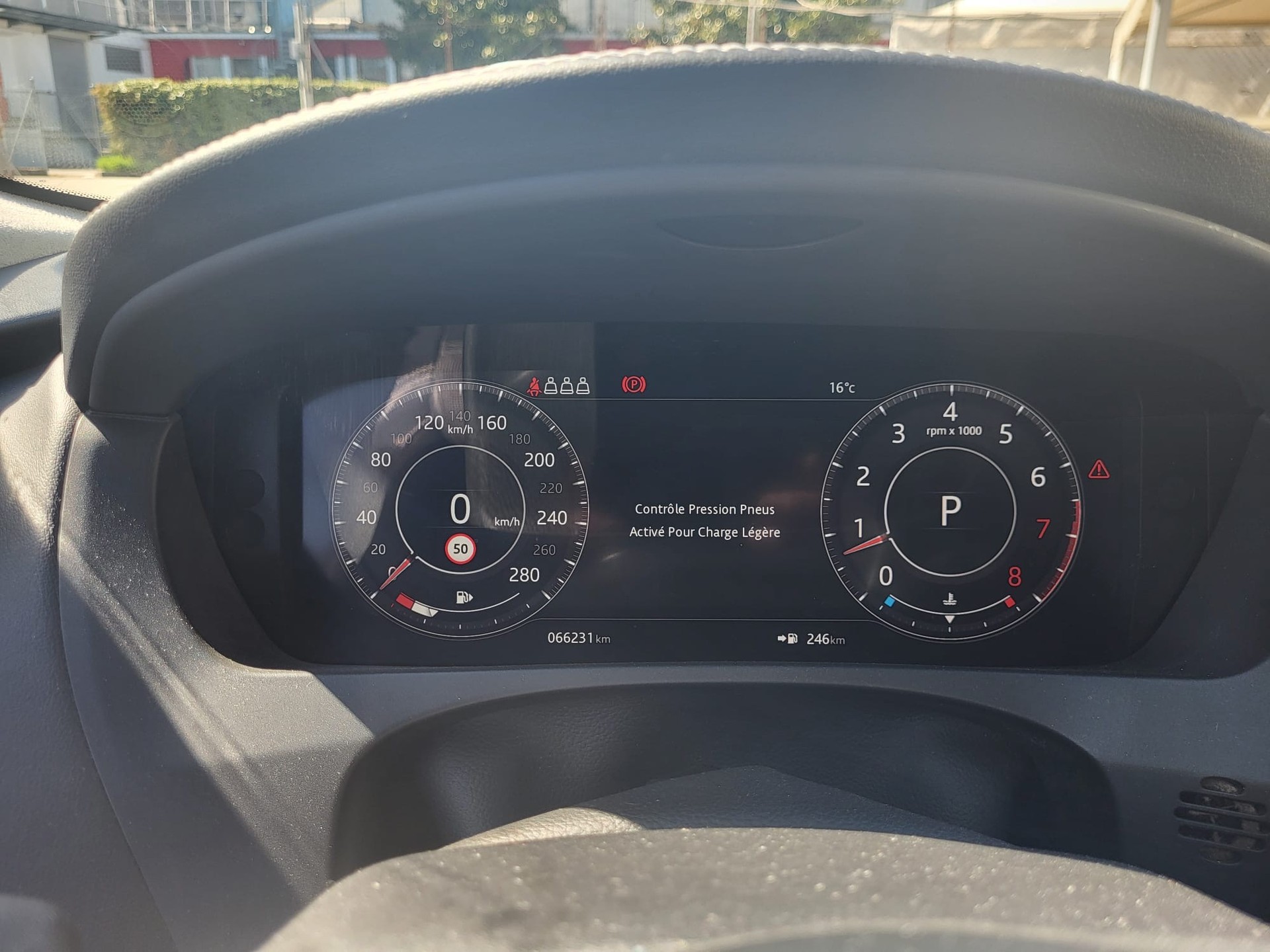 JAGUAR F-Pace 25t 2.0 R-Sport AWD Automatik-image-11